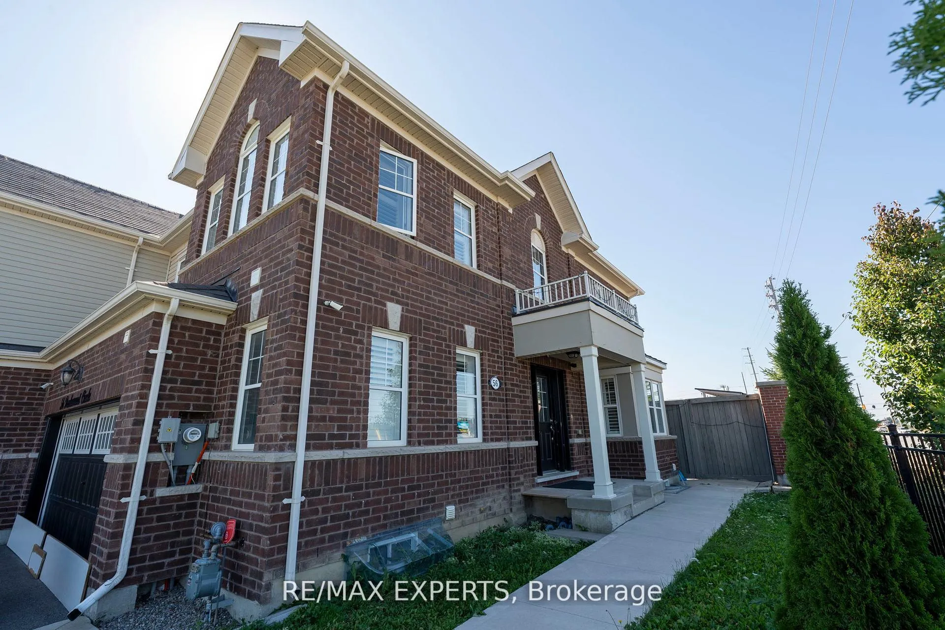 Photo 5 of 56 Donlamont Circle, Brampton, Northwest Brampton — HOMEH