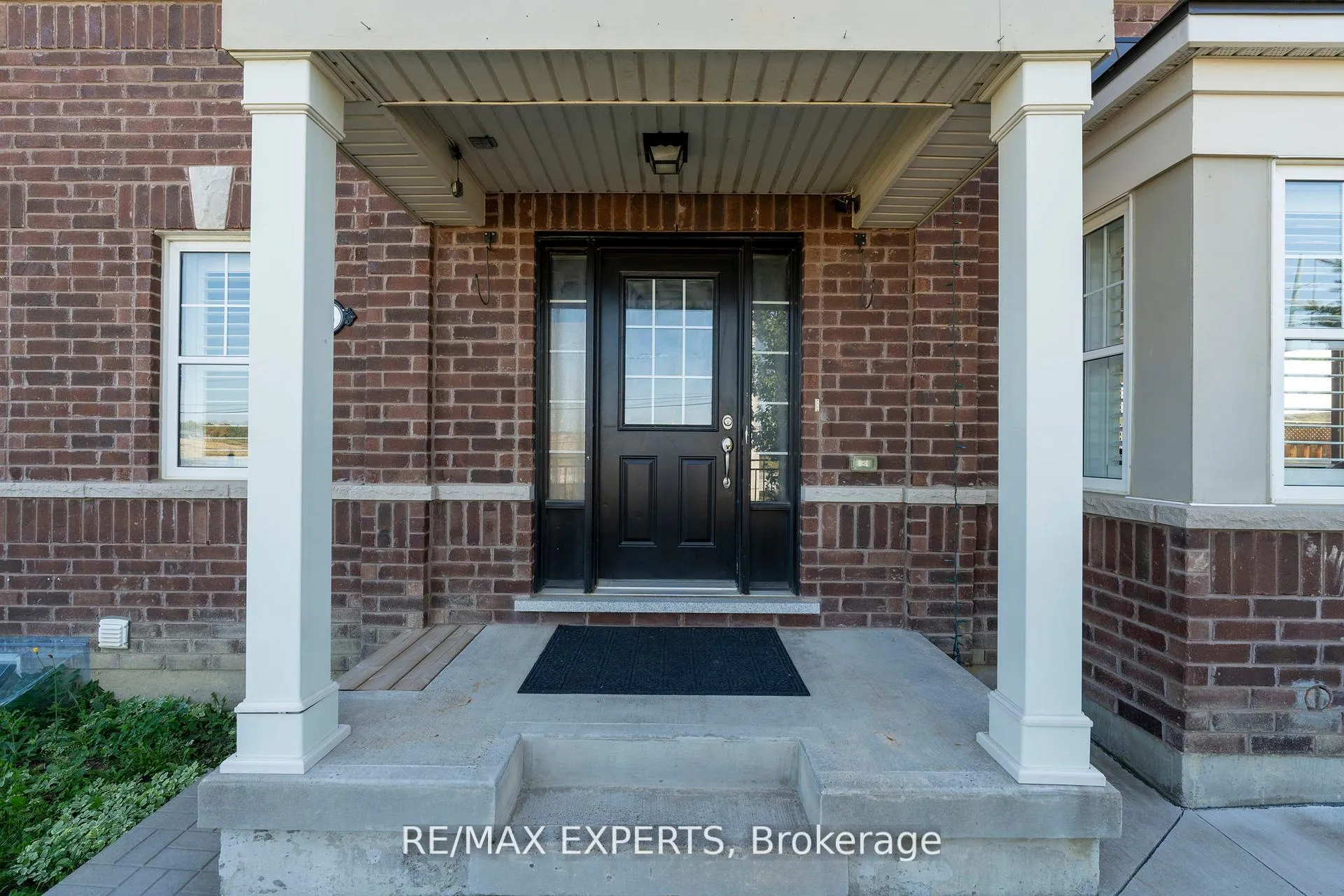 Photo 7 of 56 Donlamont Circle, Brampton, Northwest Brampton — HOMEH