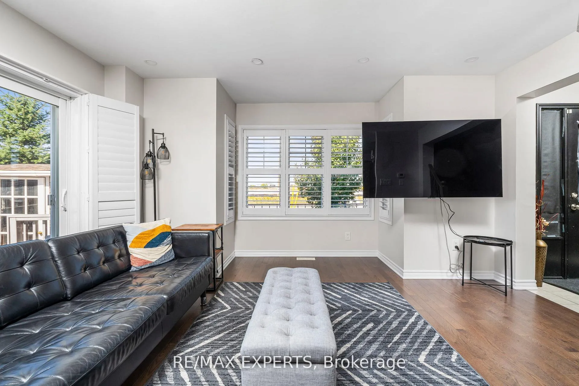 Photo 12 of 56 Donlamont Circle, Brampton, Northwest Brampton — HOMEH
