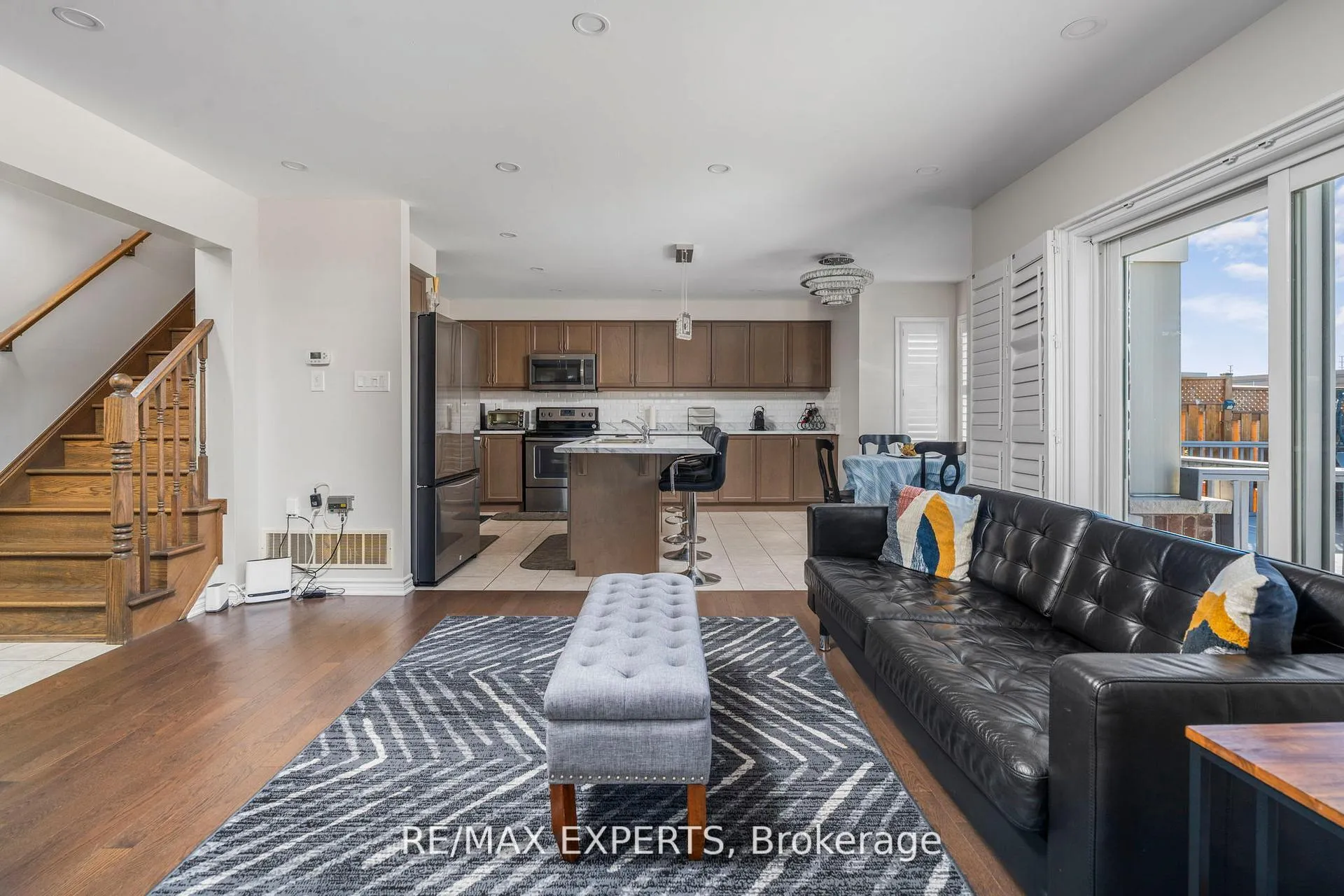 Photo 14 of 56 Donlamont Circle, Brampton, Northwest Brampton — HOMEH