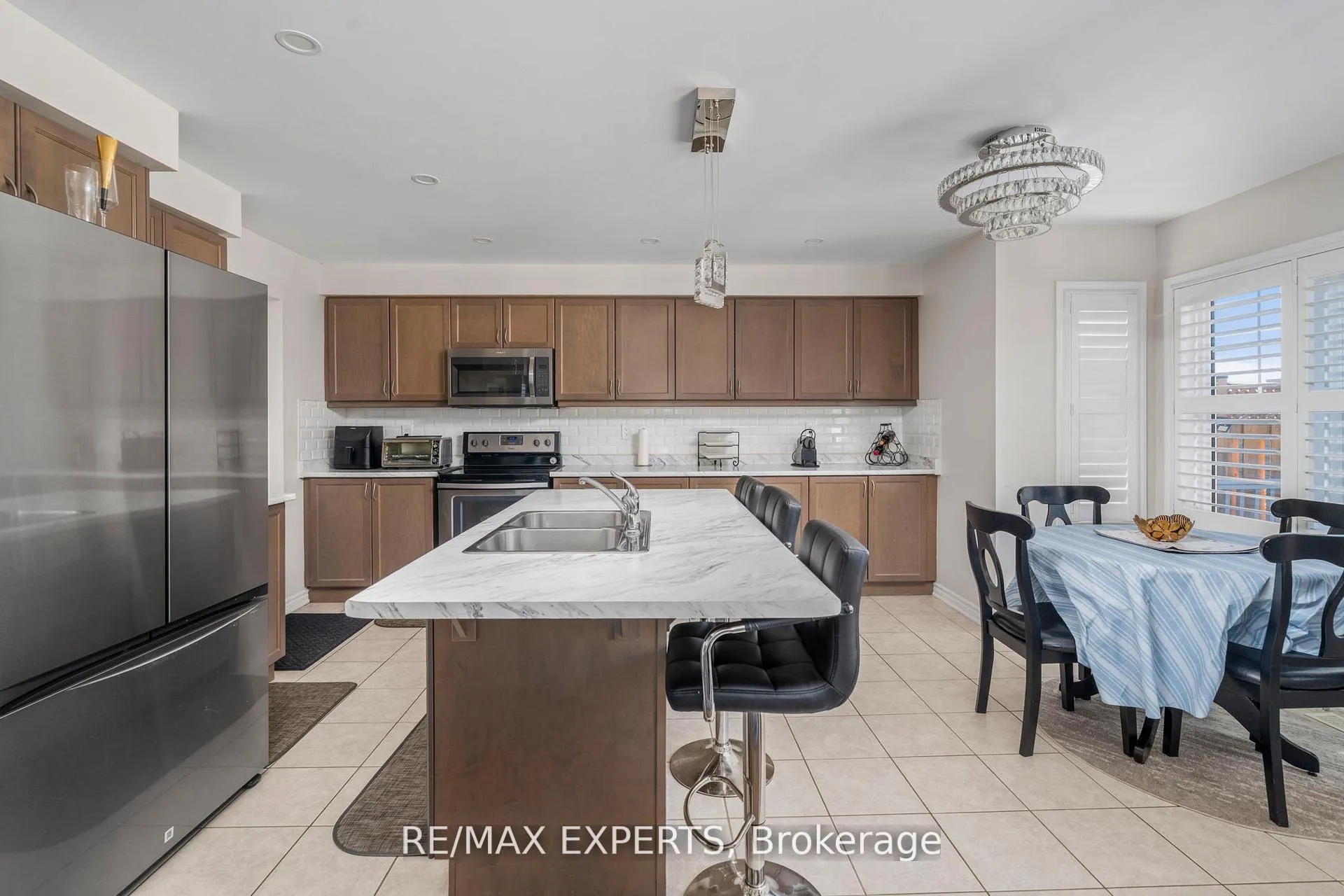 Photo 15 of 56 Donlamont Circle, Brampton, Northwest Brampton — HOMEH