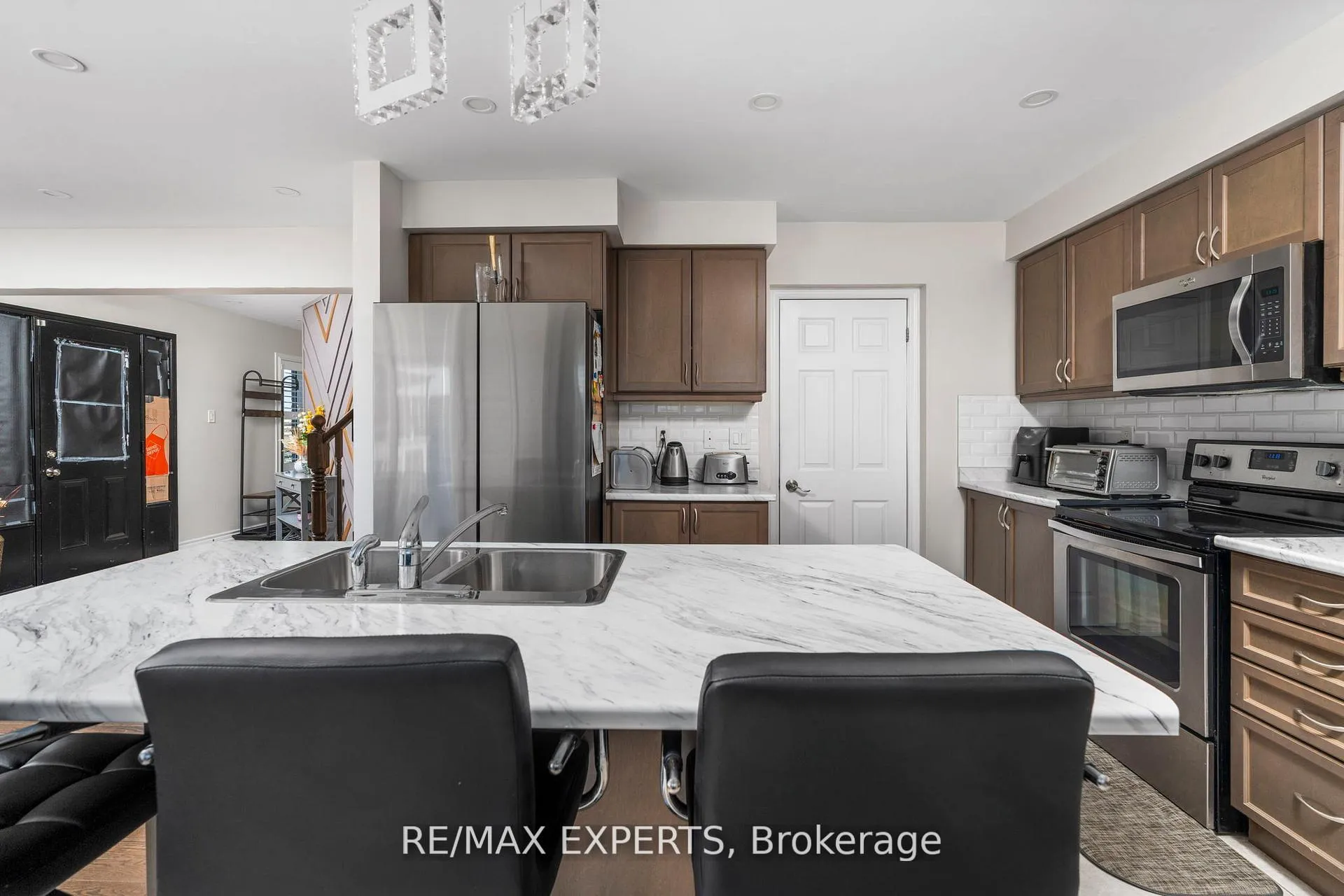 Photo 18 of 56 Donlamont Circle, Brampton, Northwest Brampton — HOMEH