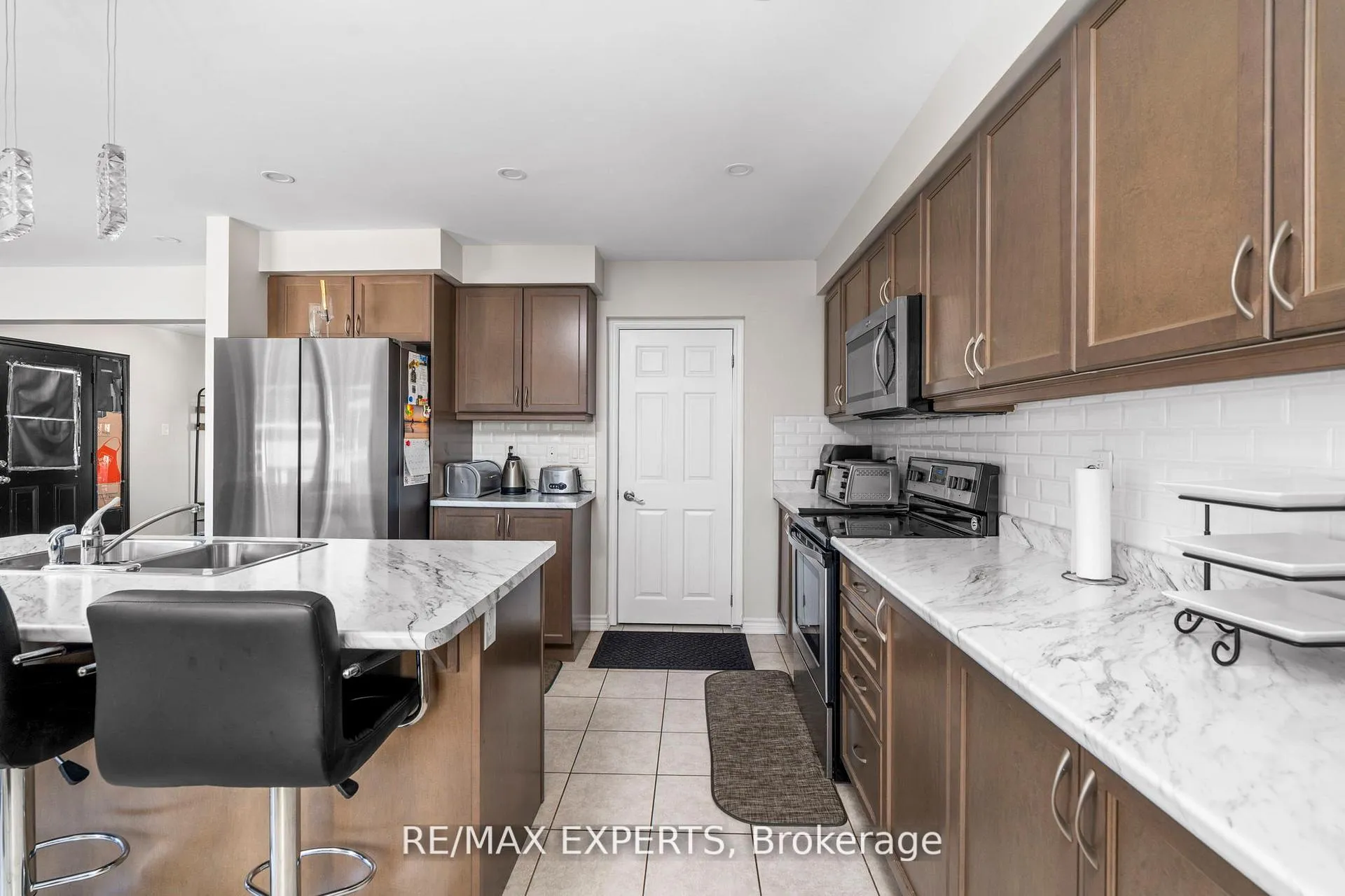 Photo 20 of 56 Donlamont Circle, Brampton, Northwest Brampton — HOMEH