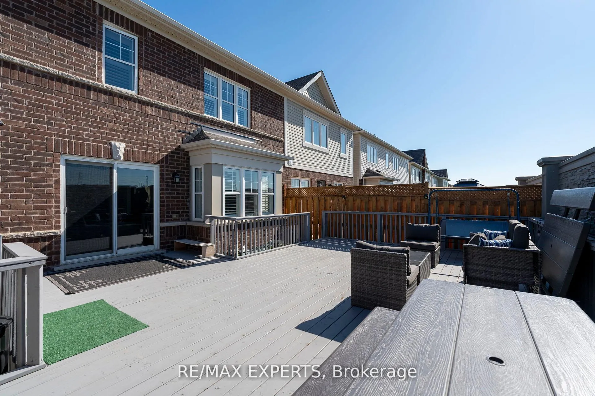 Photo 38 of 56 Donlamont Circle, Brampton, Northwest Brampton — HOMEH