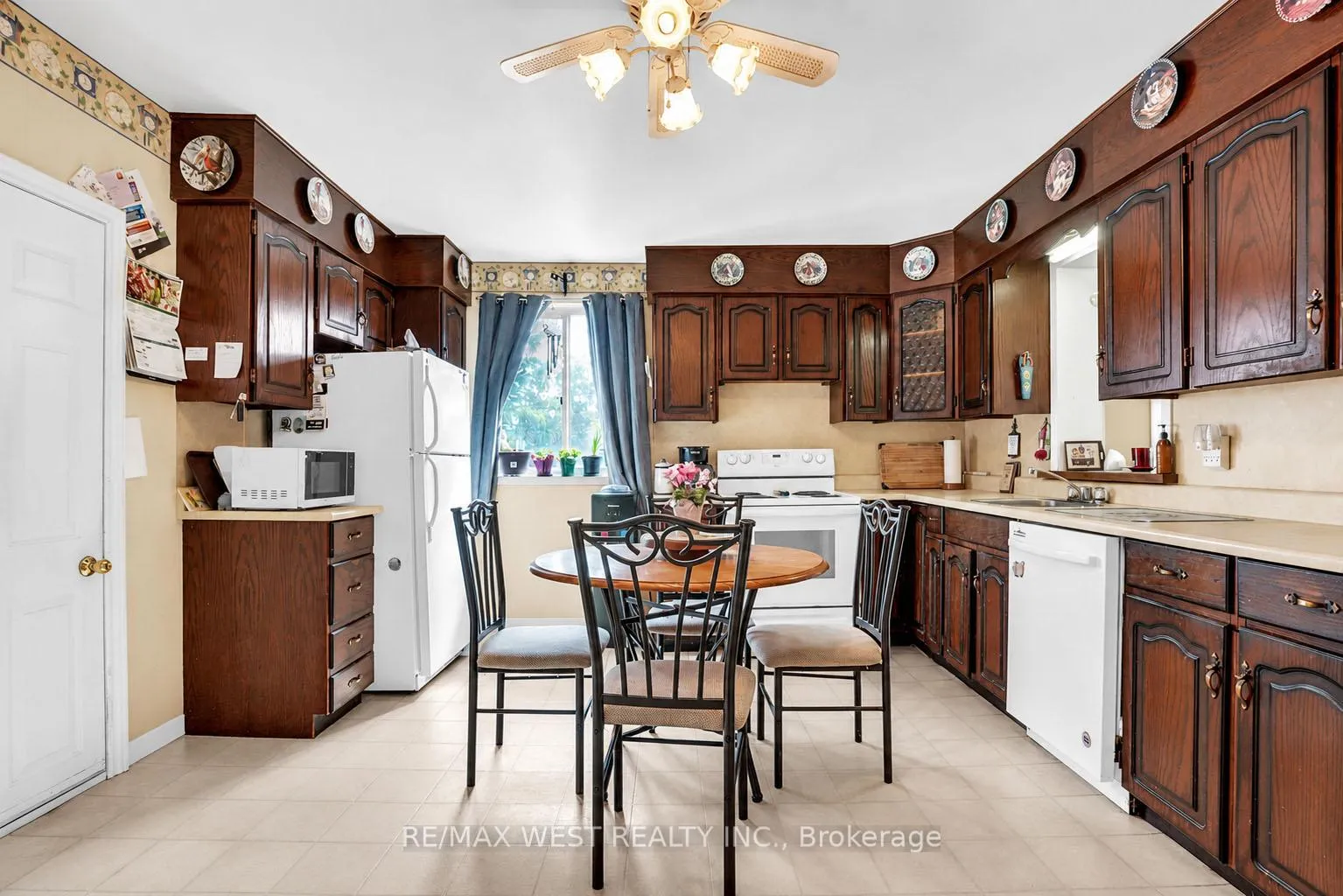 Photo 4 of 191 Anne Street S, Barrie, Allandale — HOMEH