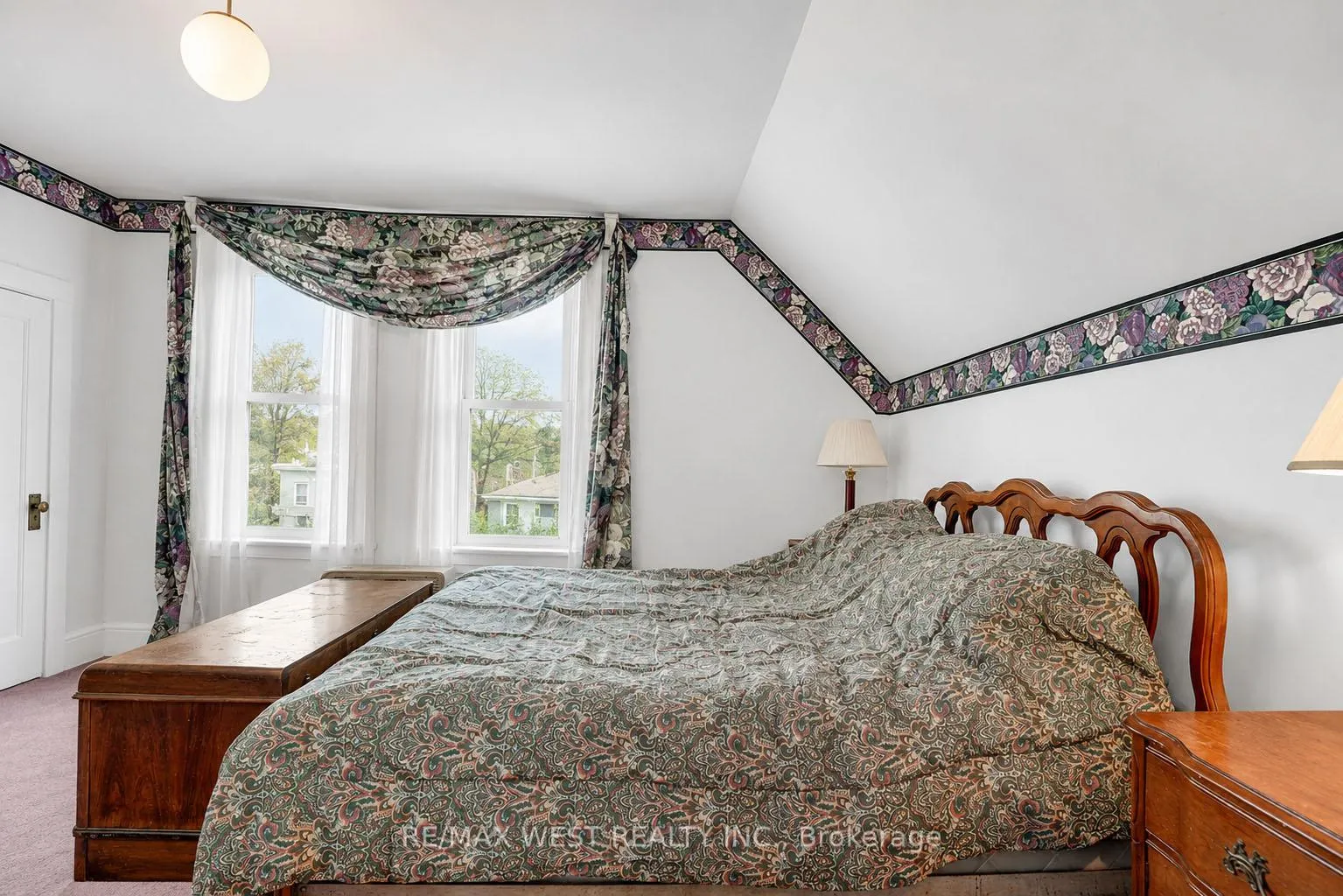 Photo 6 of 191 Anne Street S, Barrie, Allandale — HOMEH