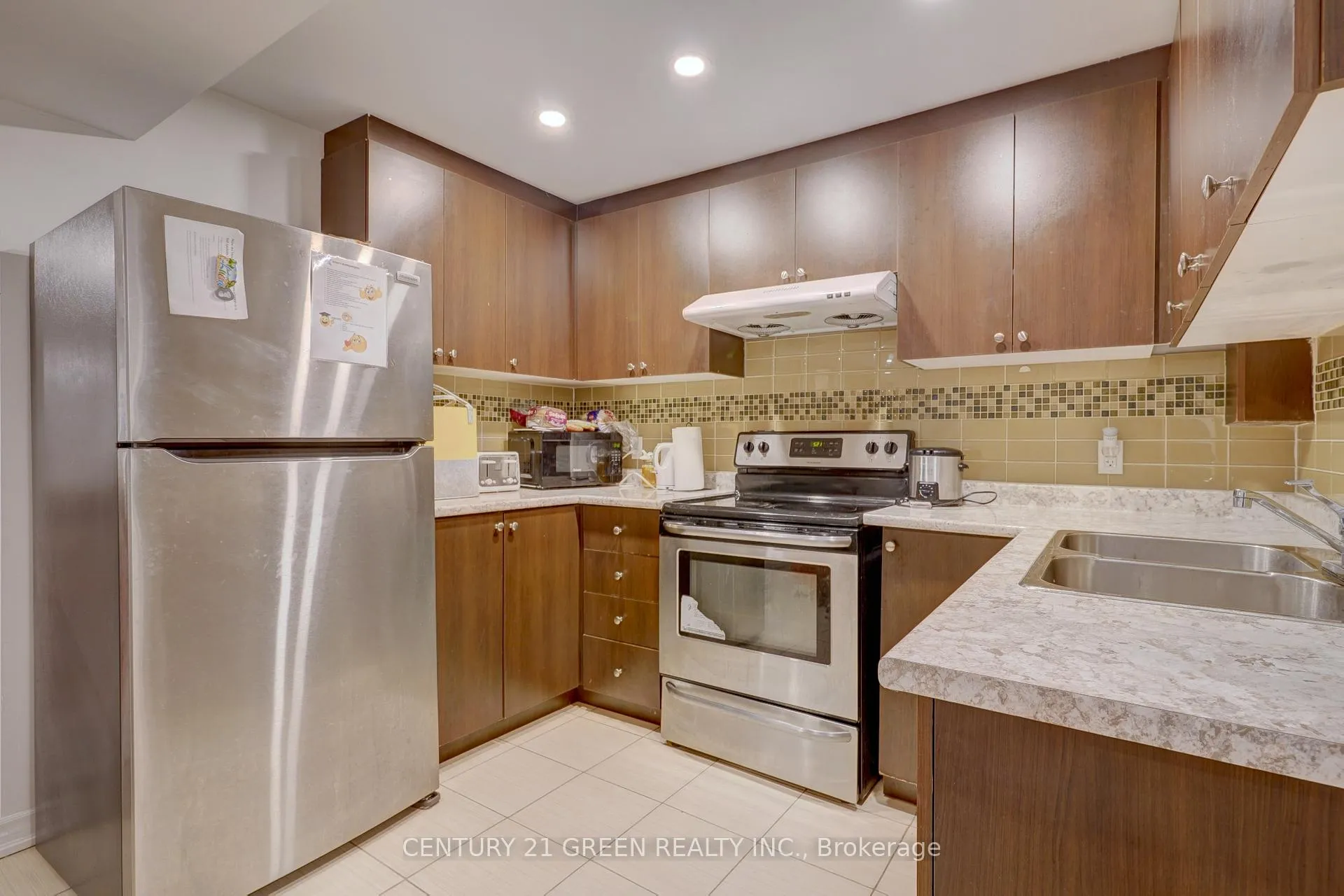 Photo 6 of Unit Basement, 5 Beechmont Drive, Brampton, Credit Valley — HOMEH