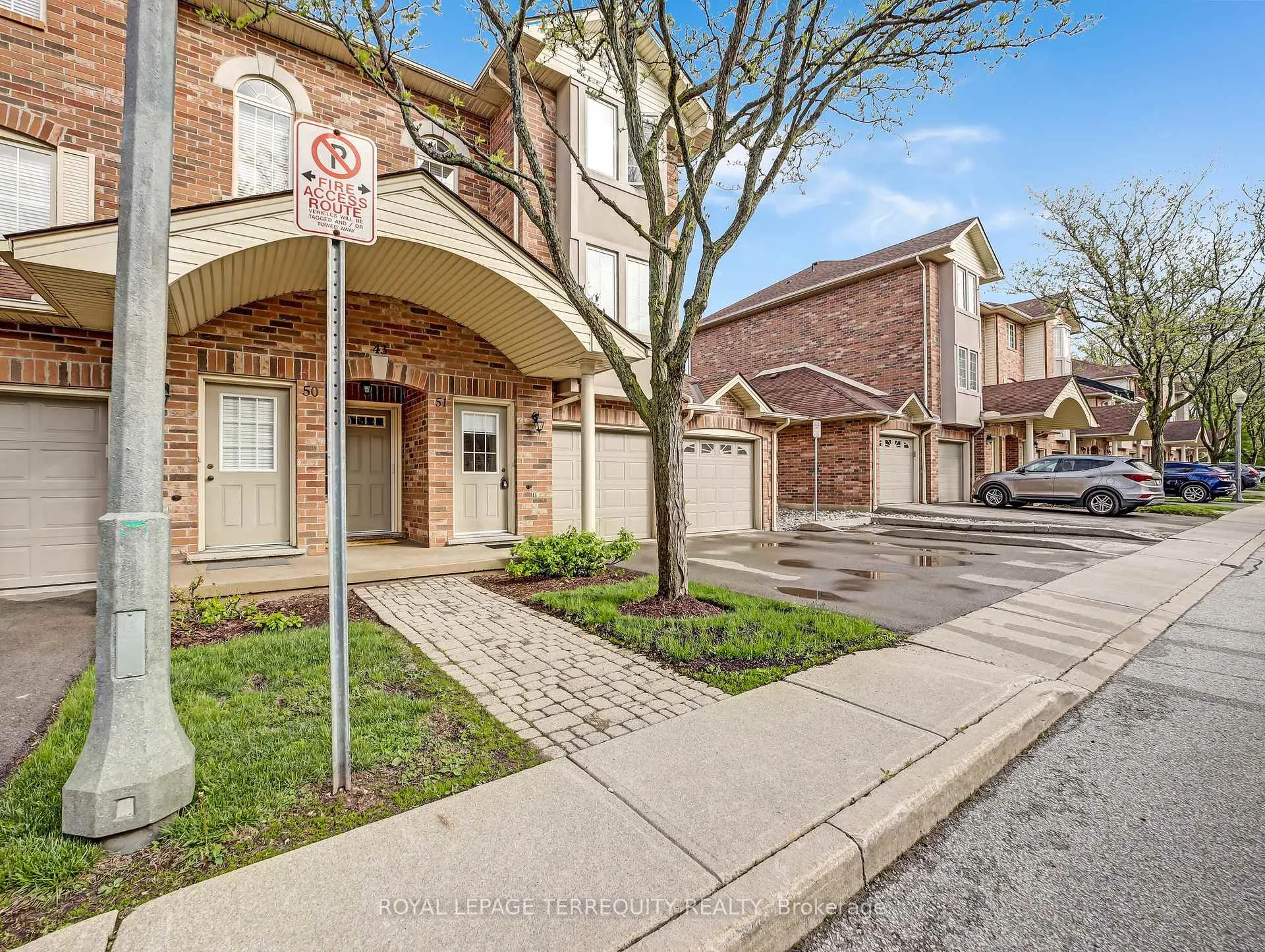 Photo 2 of Unit 51, 4045 Upper Middle Road, Burlington, Rose — HOMEH