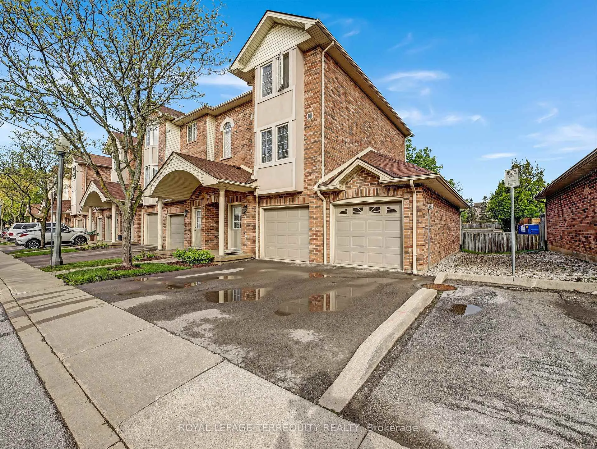 Photo 3 of Unit 51, 4045 Upper Middle Road, Burlington, Rose — HOMEH