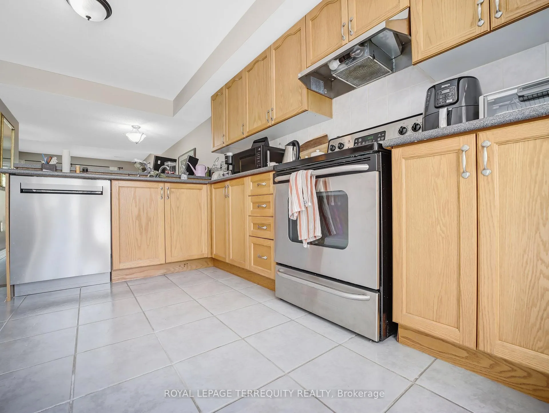 Photo 10 of Unit 51, 4045 Upper Middle Road, Burlington, Rose — HOMEH