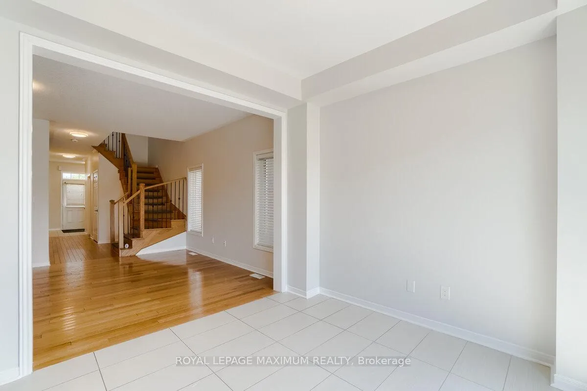 Photo 10 of 160 Gentile Circle, Vaughan, Elder Mills — HOMEH