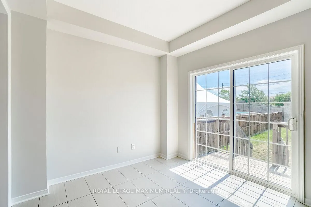 Photo 11 of 160 Gentile Circle, Vaughan, Elder Mills — HOMEH