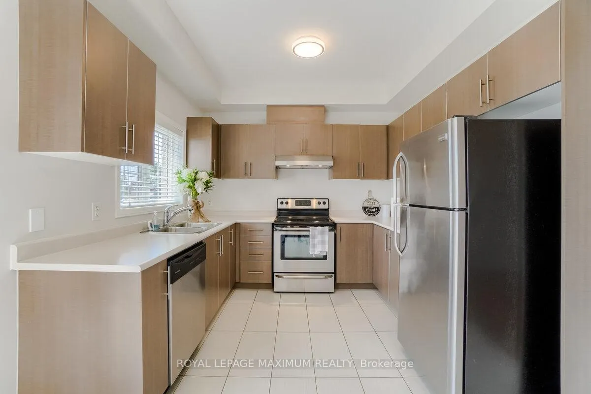 Photo 13 of 160 Gentile Circle, Vaughan, Elder Mills — HOMEH