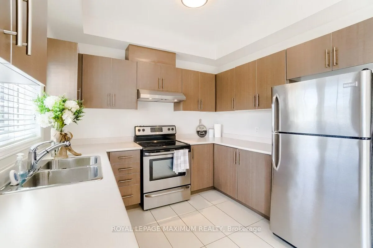 Photo 14 of 160 Gentile Circle, Vaughan, Elder Mills — HOMEH