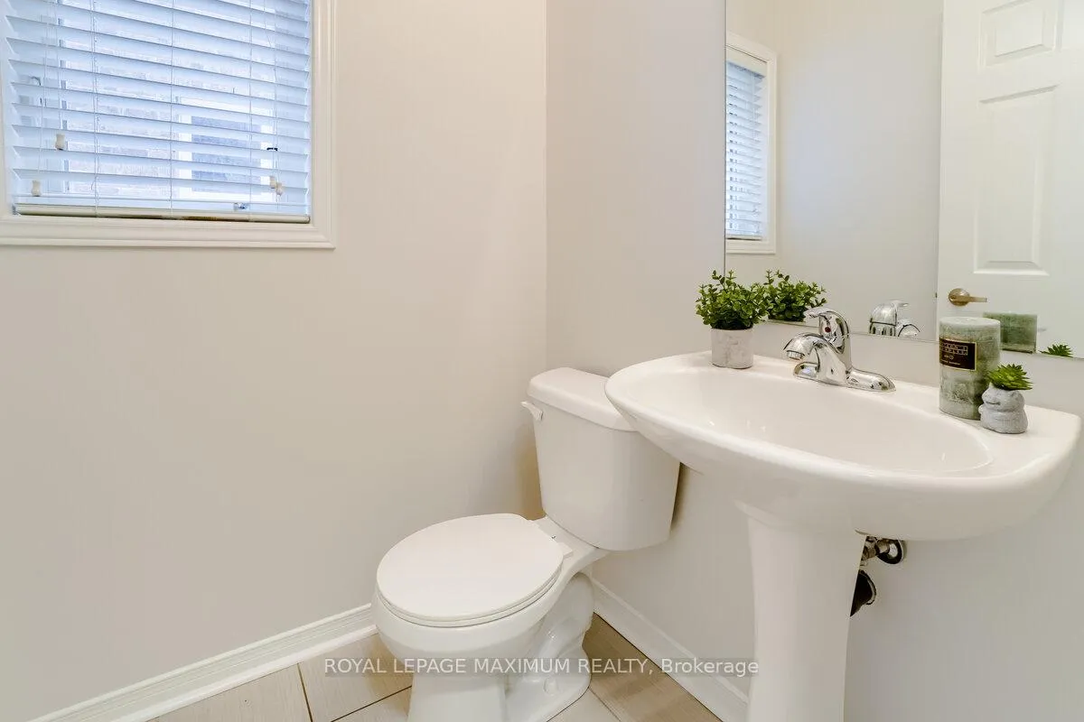 Photo 18 of 160 Gentile Circle, Vaughan, Elder Mills — HOMEH