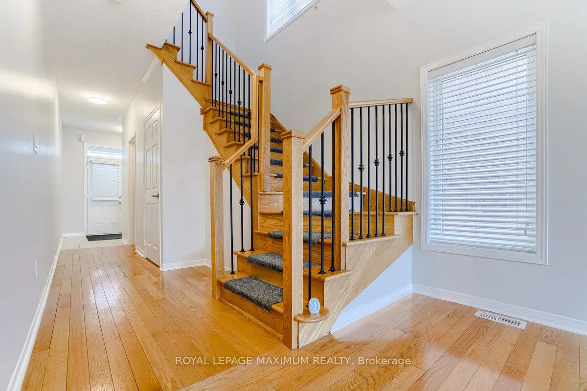 Photo 19 of 160 Gentile Circle, Vaughan, Elder Mills — HOMEH