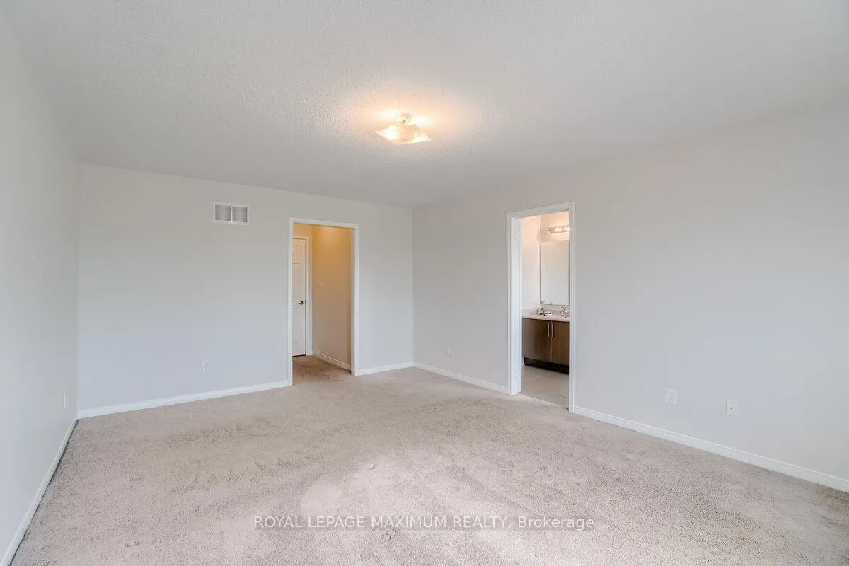 Photo 21 of 160 Gentile Circle, Vaughan, Elder Mills — HOMEH