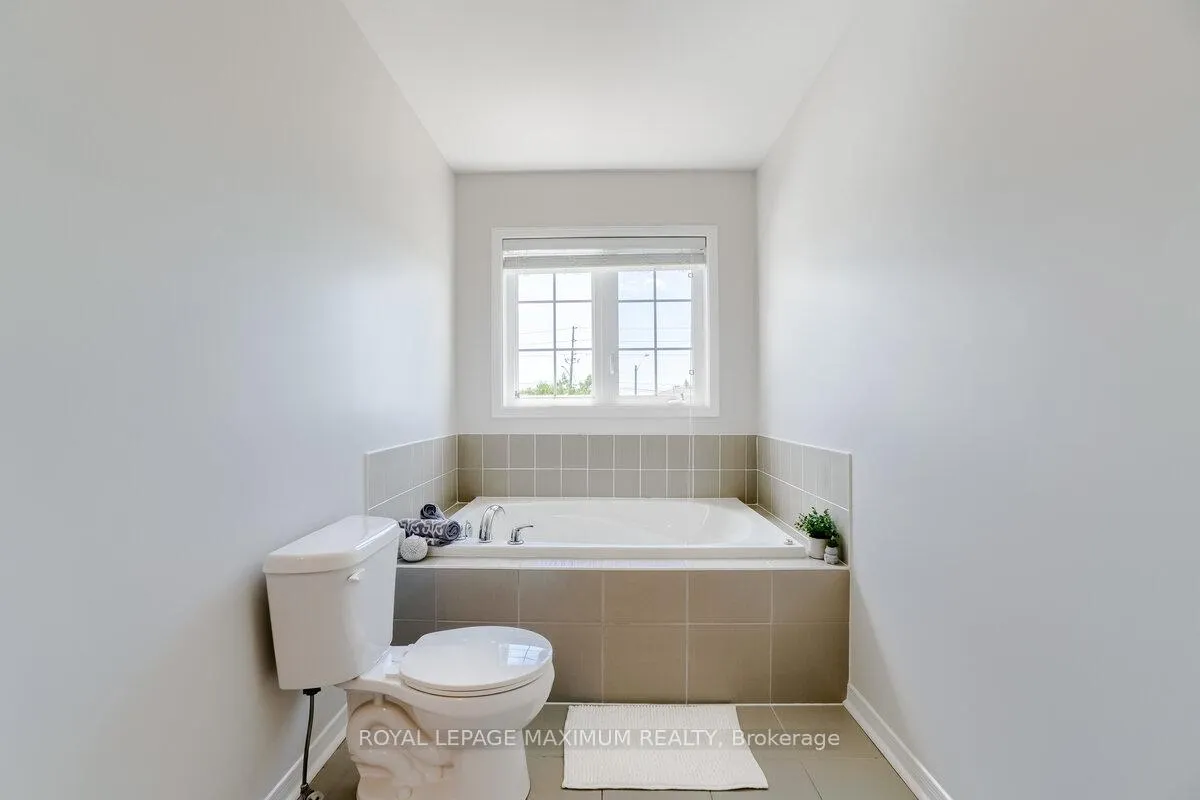 Photo 24 of 160 Gentile Circle, Vaughan, Elder Mills — HOMEH
