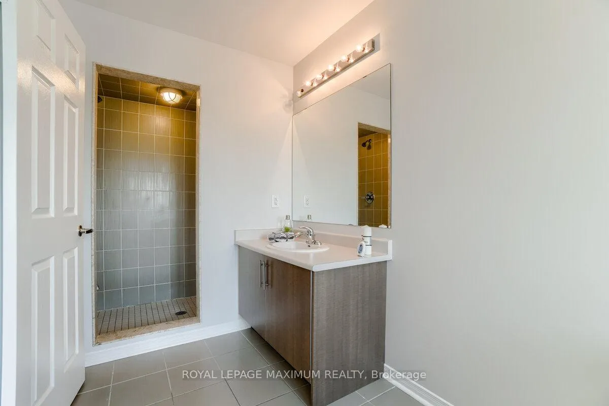 Photo 25 of 160 Gentile Circle, Vaughan, Elder Mills — HOMEH