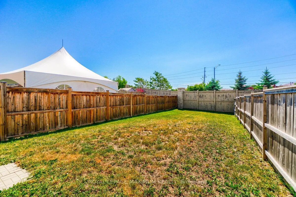 Photo 42 of 160 Gentile Circle, Vaughan, Elder Mills — HOMEH
