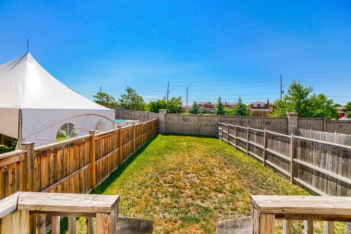 Photo 43 of 160 Gentile Circle, Vaughan, Elder Mills — HOMEH