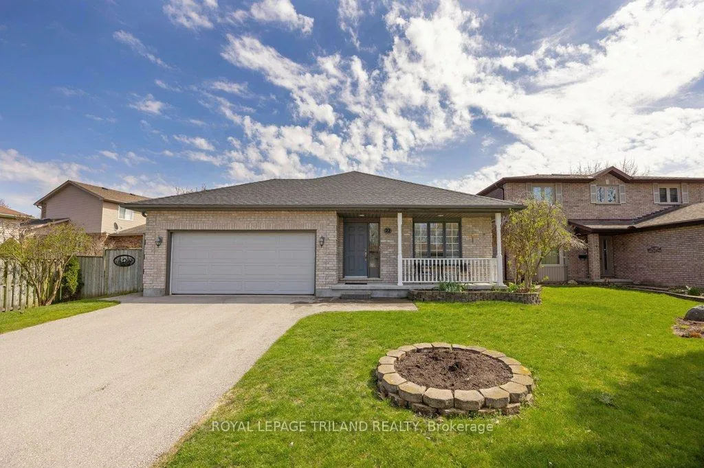 Front of 22 Stoneycreek Crescent