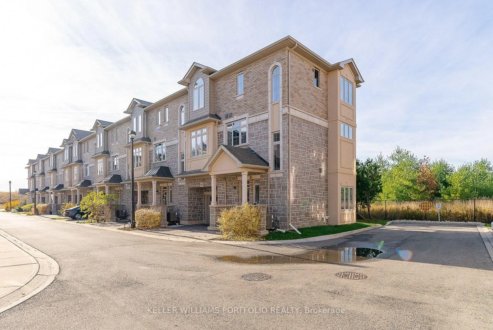 Photo 1 of 2016 Deerview Common, Oakville, Bronte Creek — HOMEH