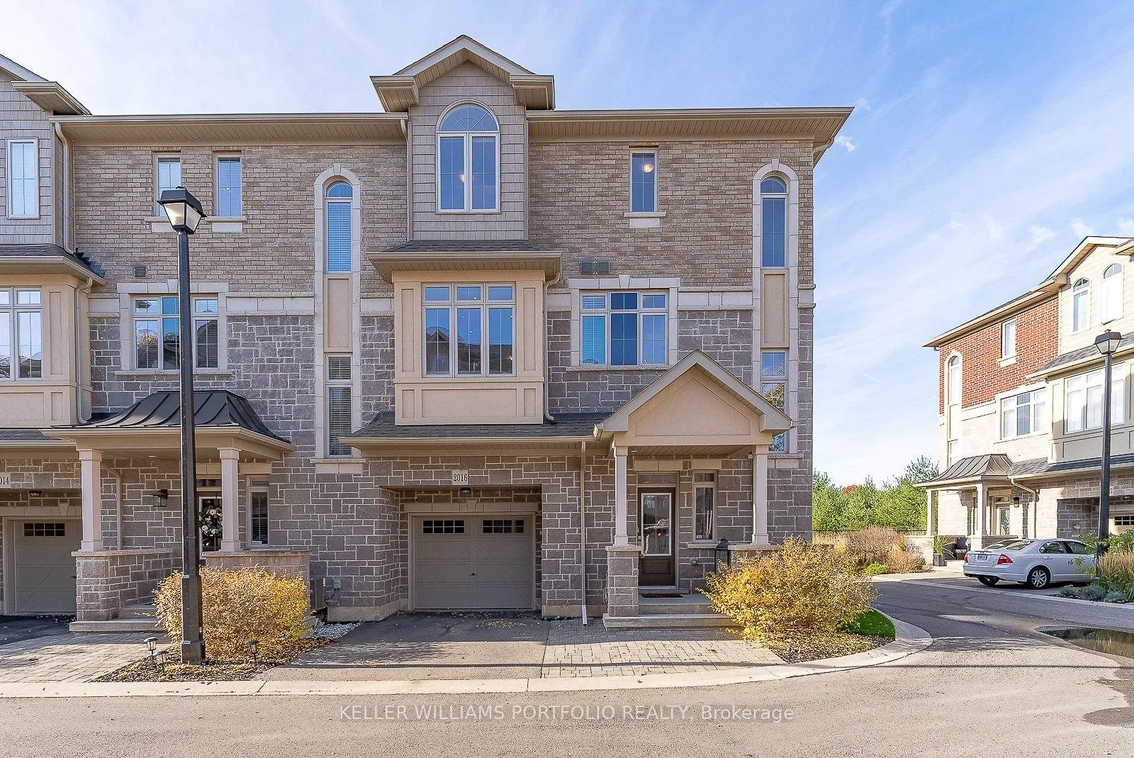 Photo 2 of 2016 Deerview Common, Oakville, Bronte Creek — HOMEH
