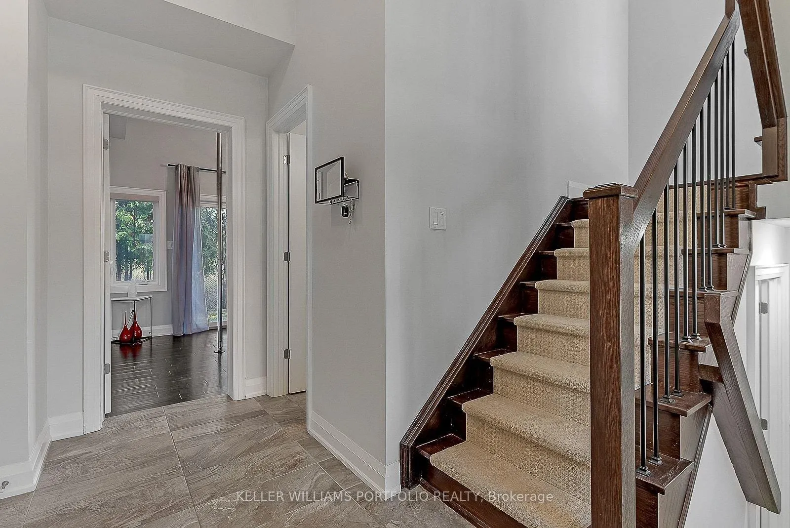 Photo 3 of 2016 Deerview Common, Oakville, Bronte Creek — HOMEH