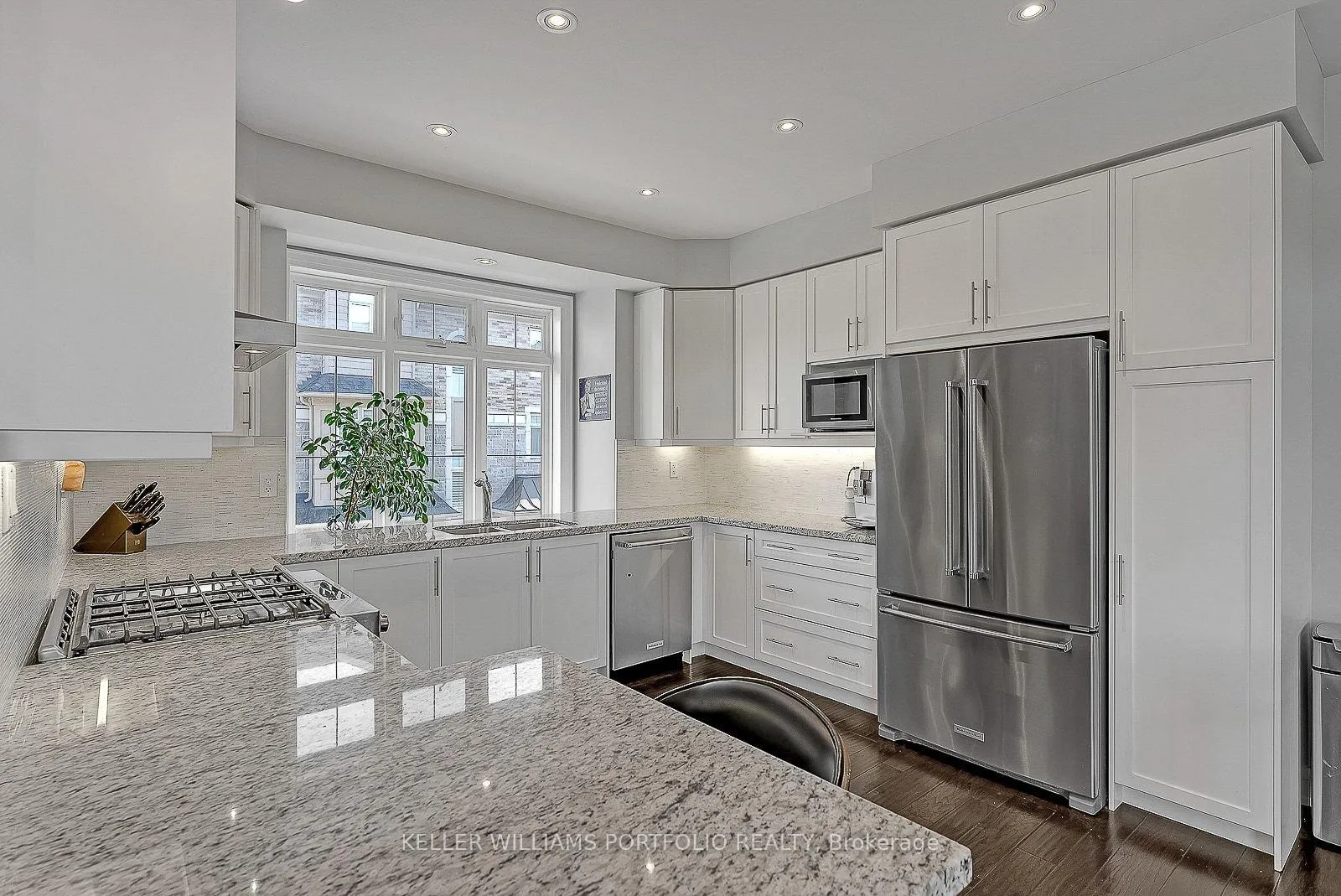Photo 12 of 2016 Deerview Common, Oakville, Bronte Creek — HOMEH
