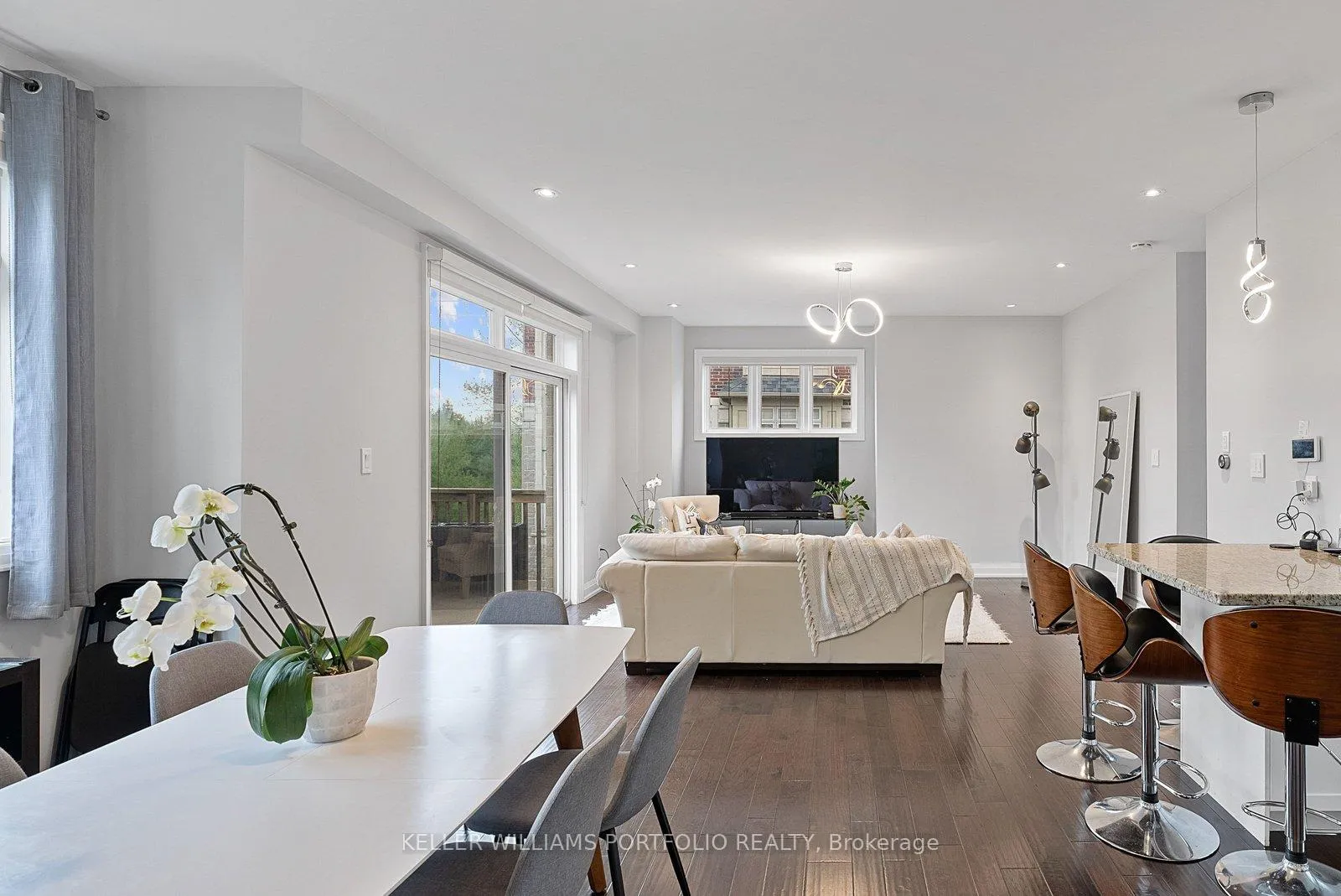 Photo 36 of 2016 Deerview Common, Oakville, Bronte Creek — HOMEH