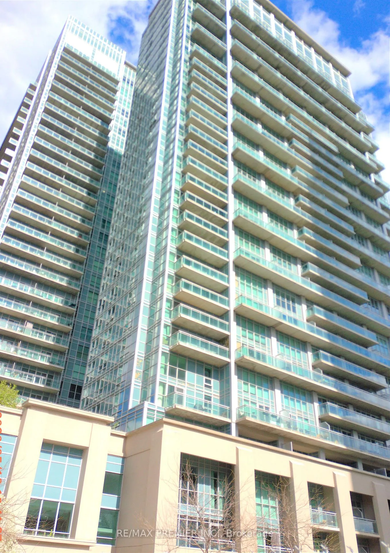 Front of Unit 1525, 165 Legion Road N