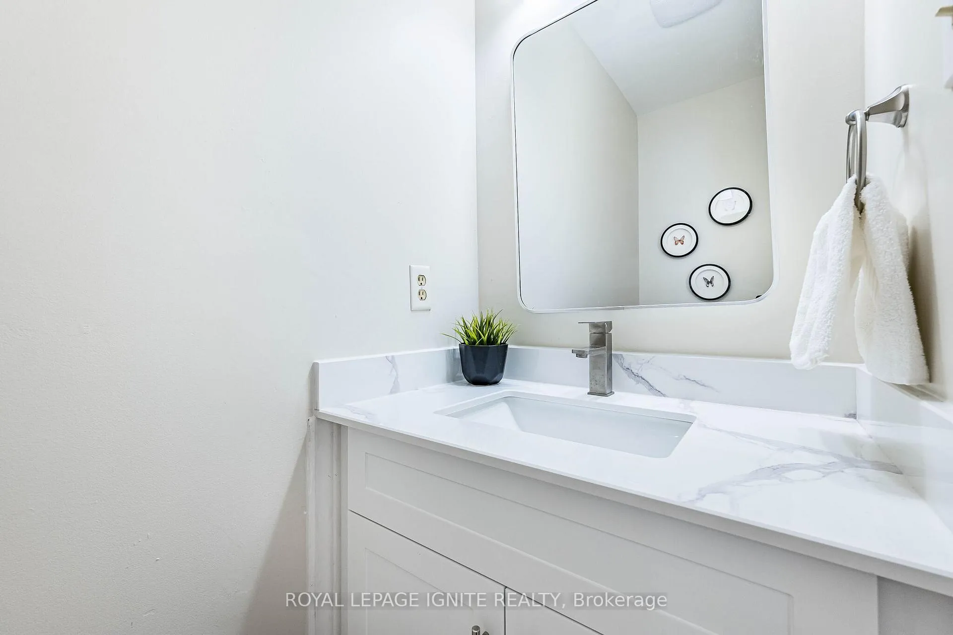 Photo 10 of 73 Cutters Crescent, Brampton, Fletcher's West — HOMEH
