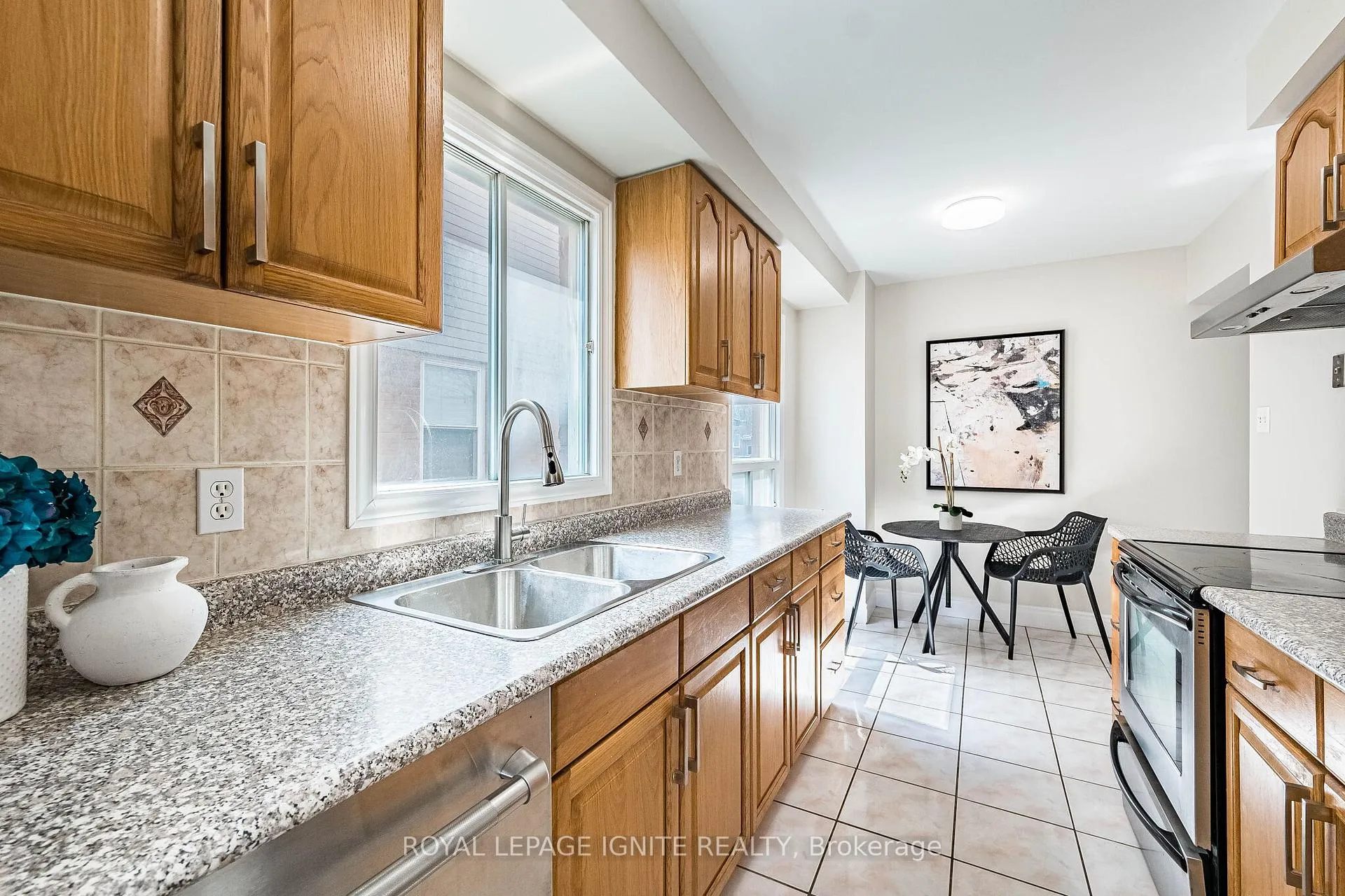 Photo 19 of 73 Cutters Crescent, Brampton, Fletcher's West — HOMEH