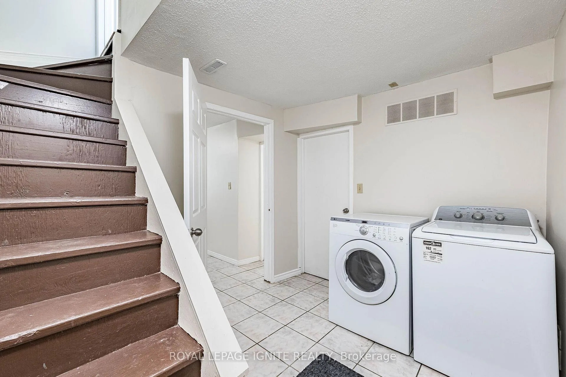 Photo 37 of 73 Cutters Crescent, Brampton, Fletcher's West — HOMEH