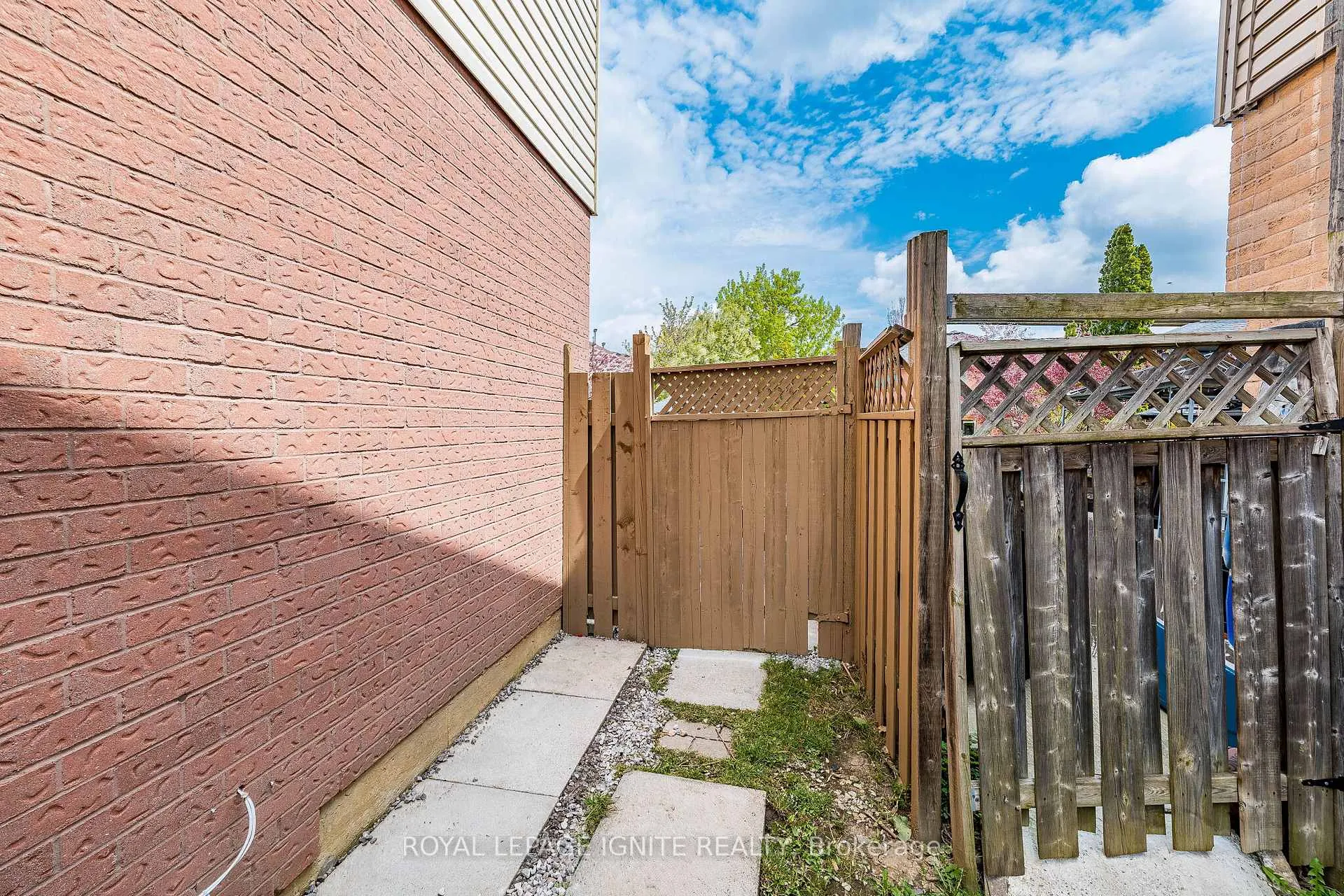 Photo 45 of 73 Cutters Crescent, Brampton, Fletcher's West — HOMEH