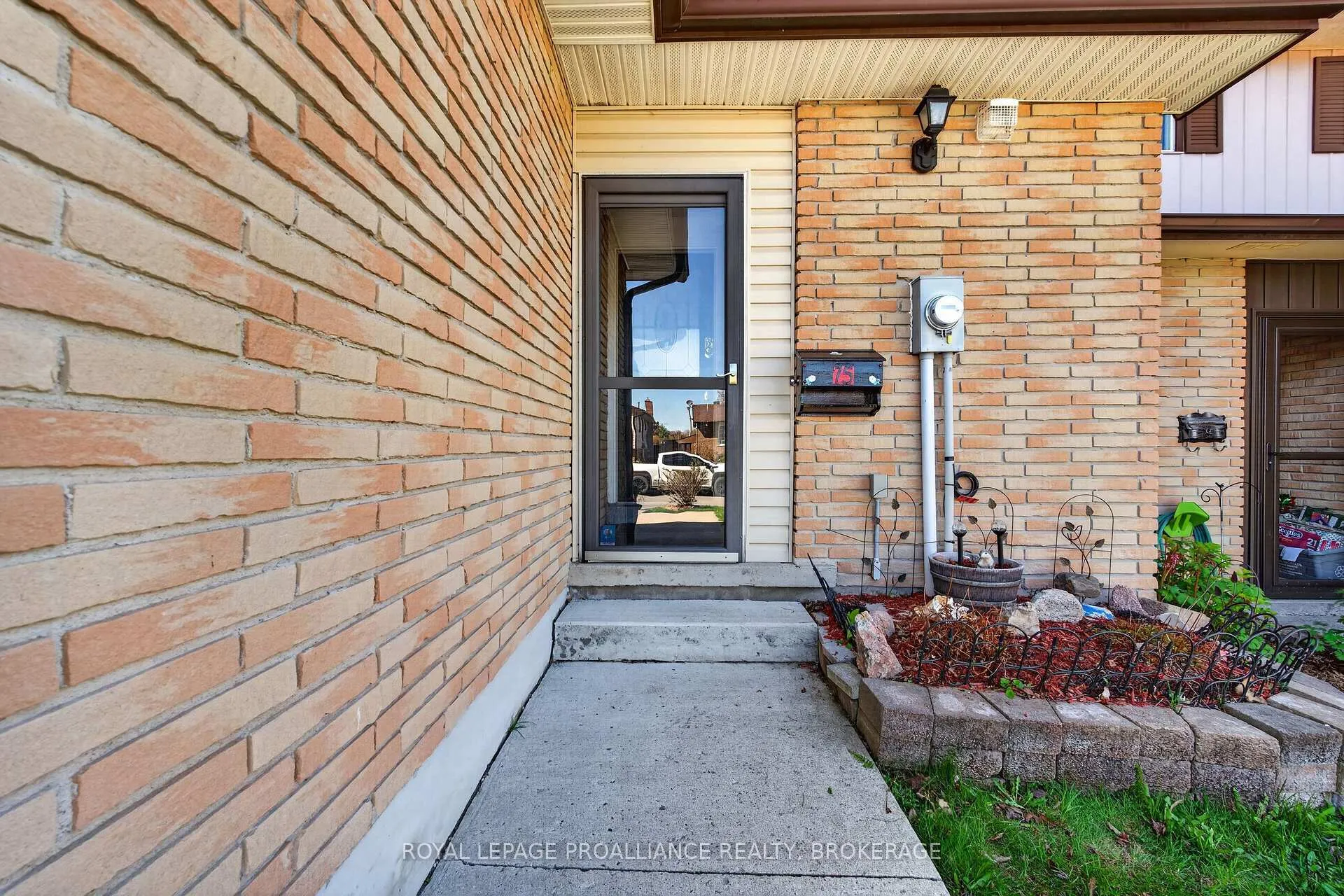 Photo 3 of 75 Windfield Crescent, Kingston, Kingston East (Incl Barret Crt) — HOMEH