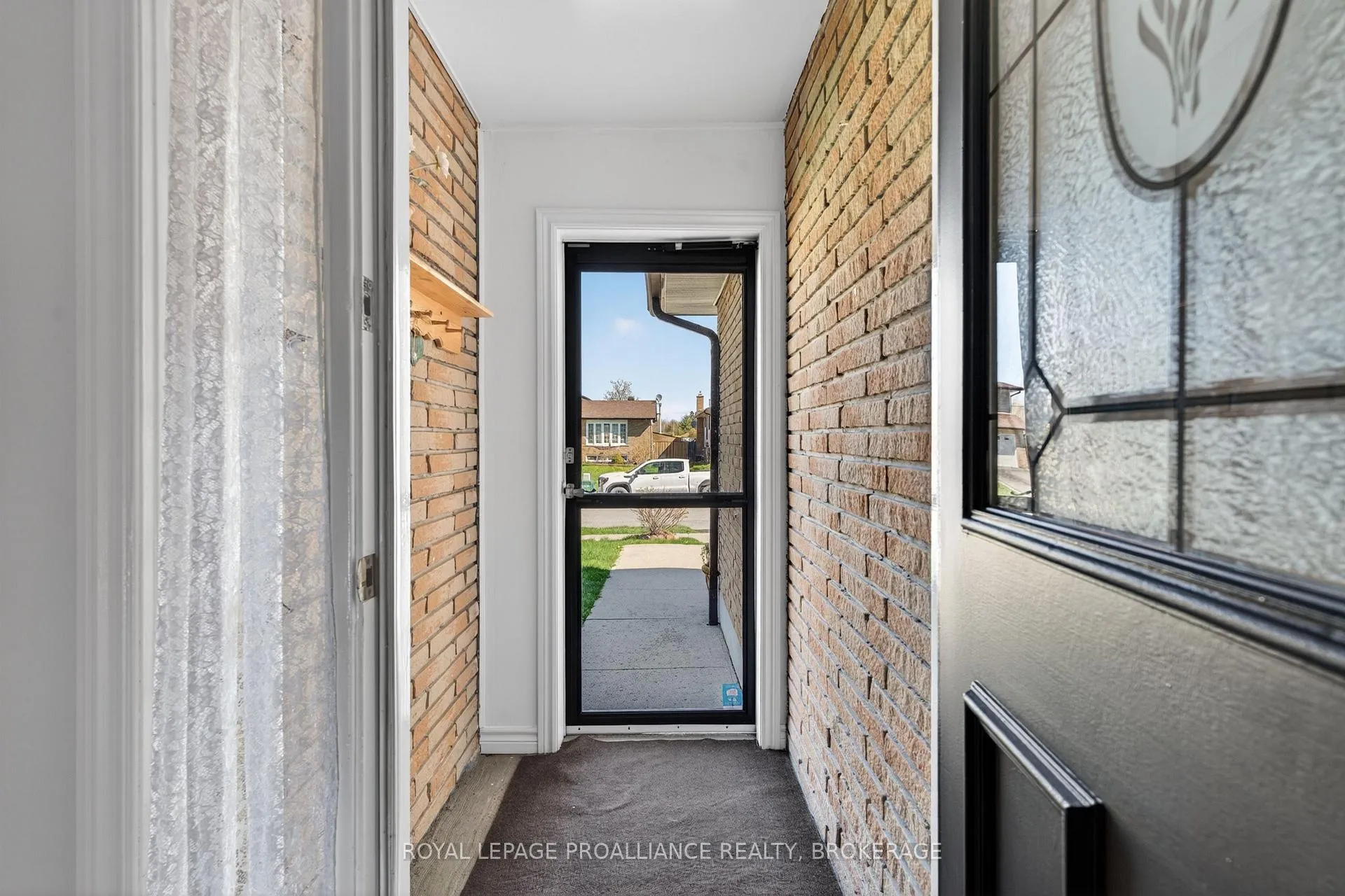 Photo 4 of 75 Windfield Crescent, Kingston, Kingston East (Incl Barret Crt) — HOMEH