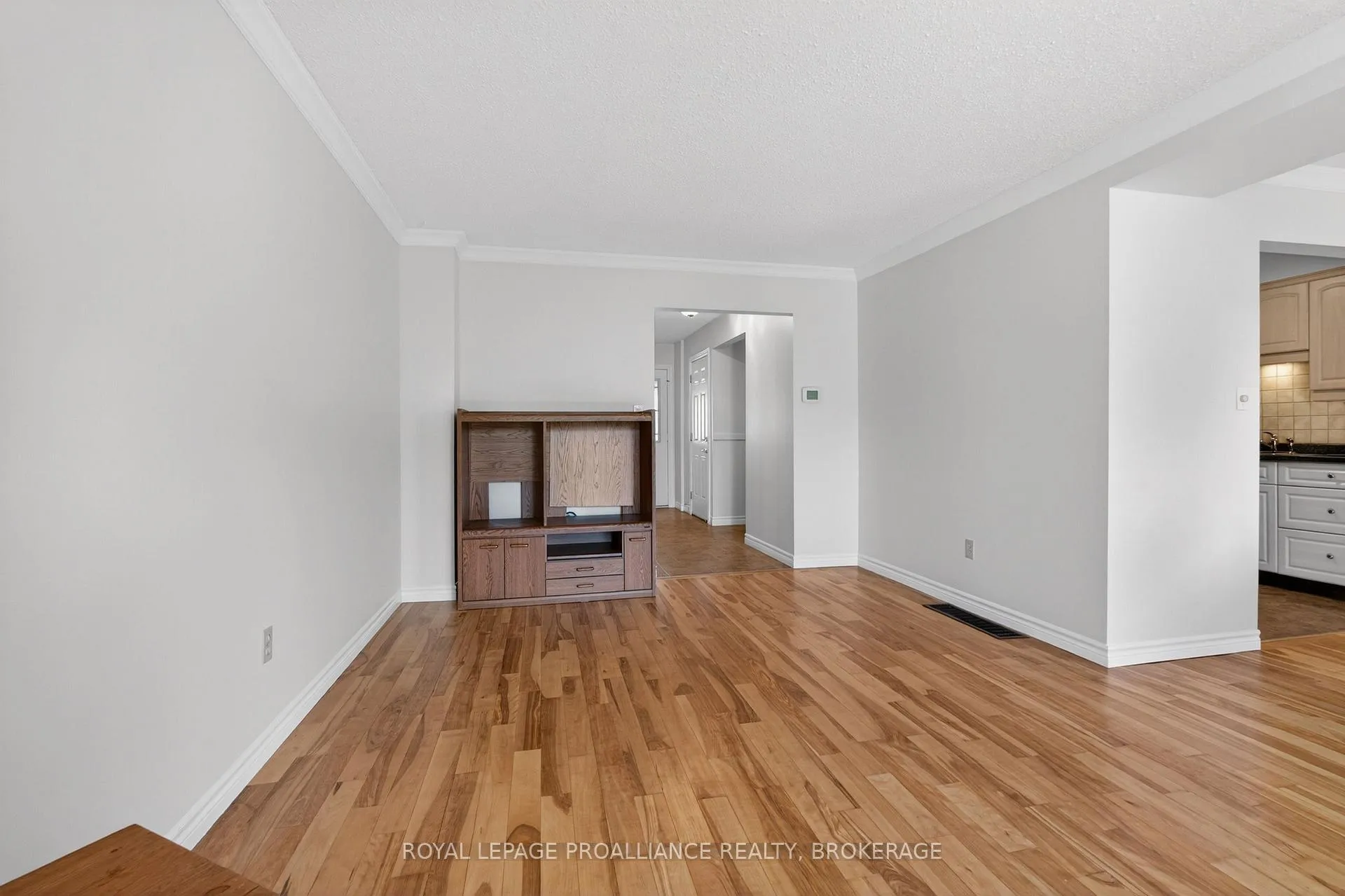Photo 7 of 75 Windfield Crescent, Kingston, Kingston East (Incl Barret Crt) — HOMEH