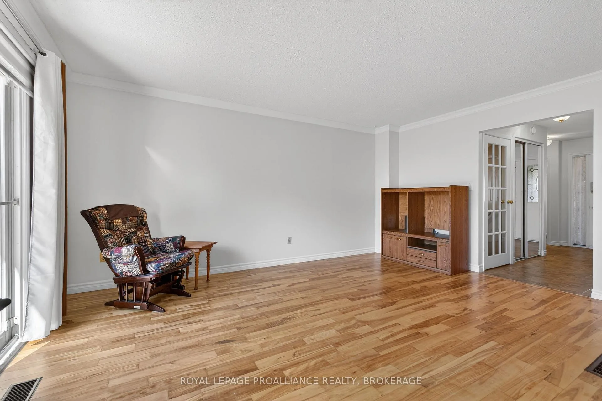 Photo 9 of 75 Windfield Crescent, Kingston, Kingston East (Incl Barret Crt) — HOMEH