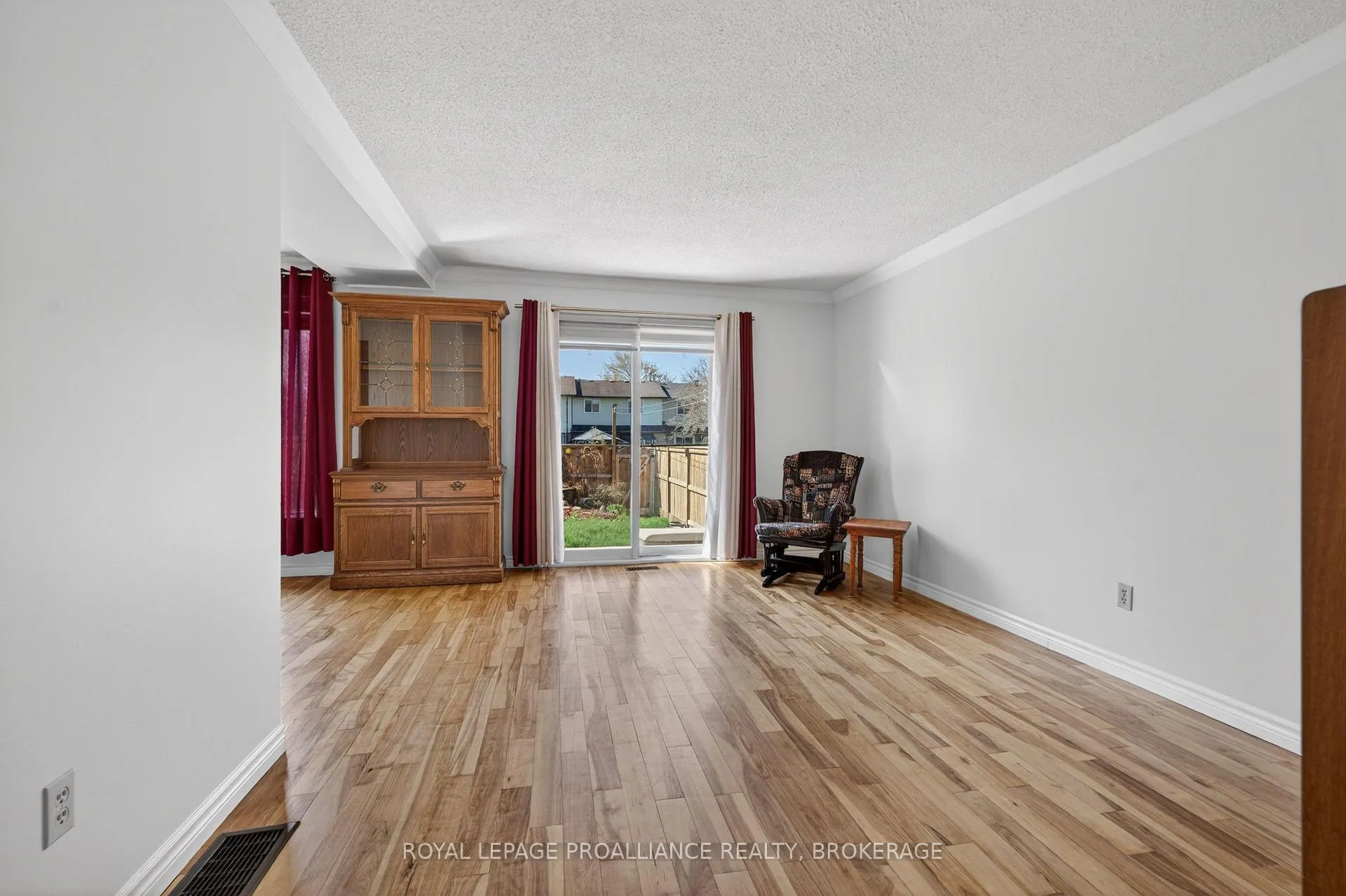 Photo 10 of 75 Windfield Crescent, Kingston, Kingston East (Incl Barret Crt) — HOMEH