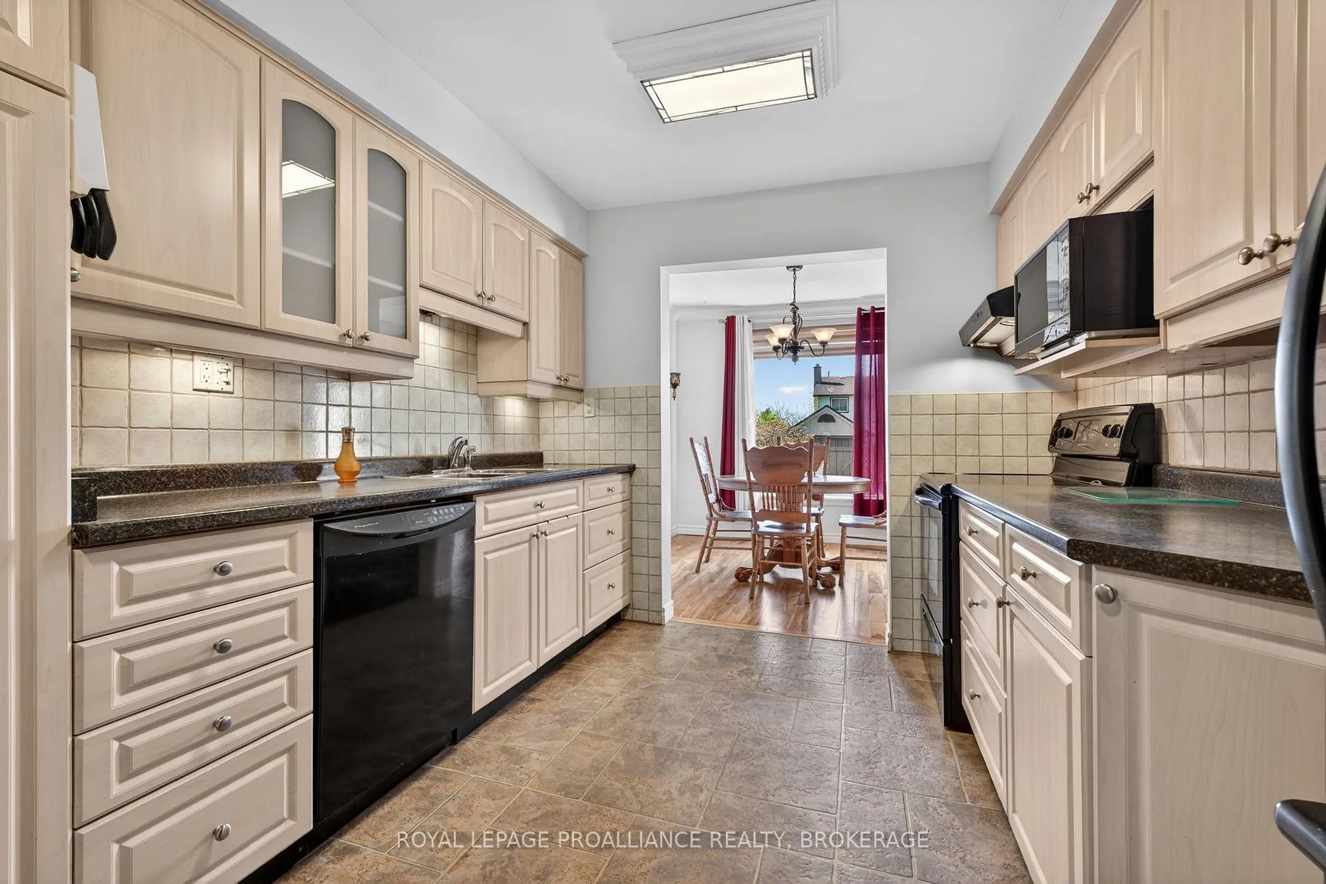 Photo 13 of 75 Windfield Crescent, Kingston, Kingston East (Incl Barret Crt) — HOMEH