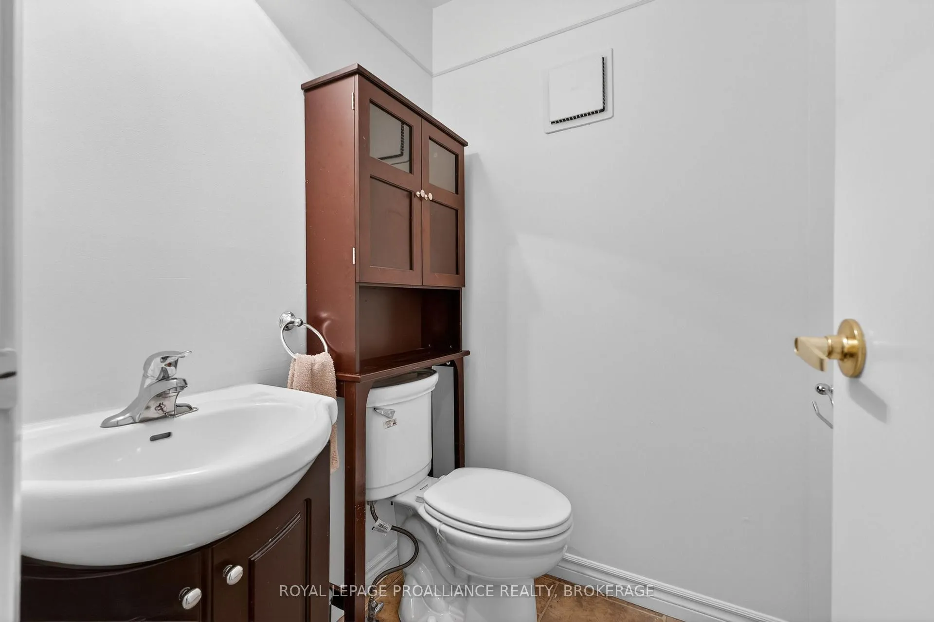 Photo 15 of 75 Windfield Crescent, Kingston, Kingston East (Incl Barret Crt) — HOMEH