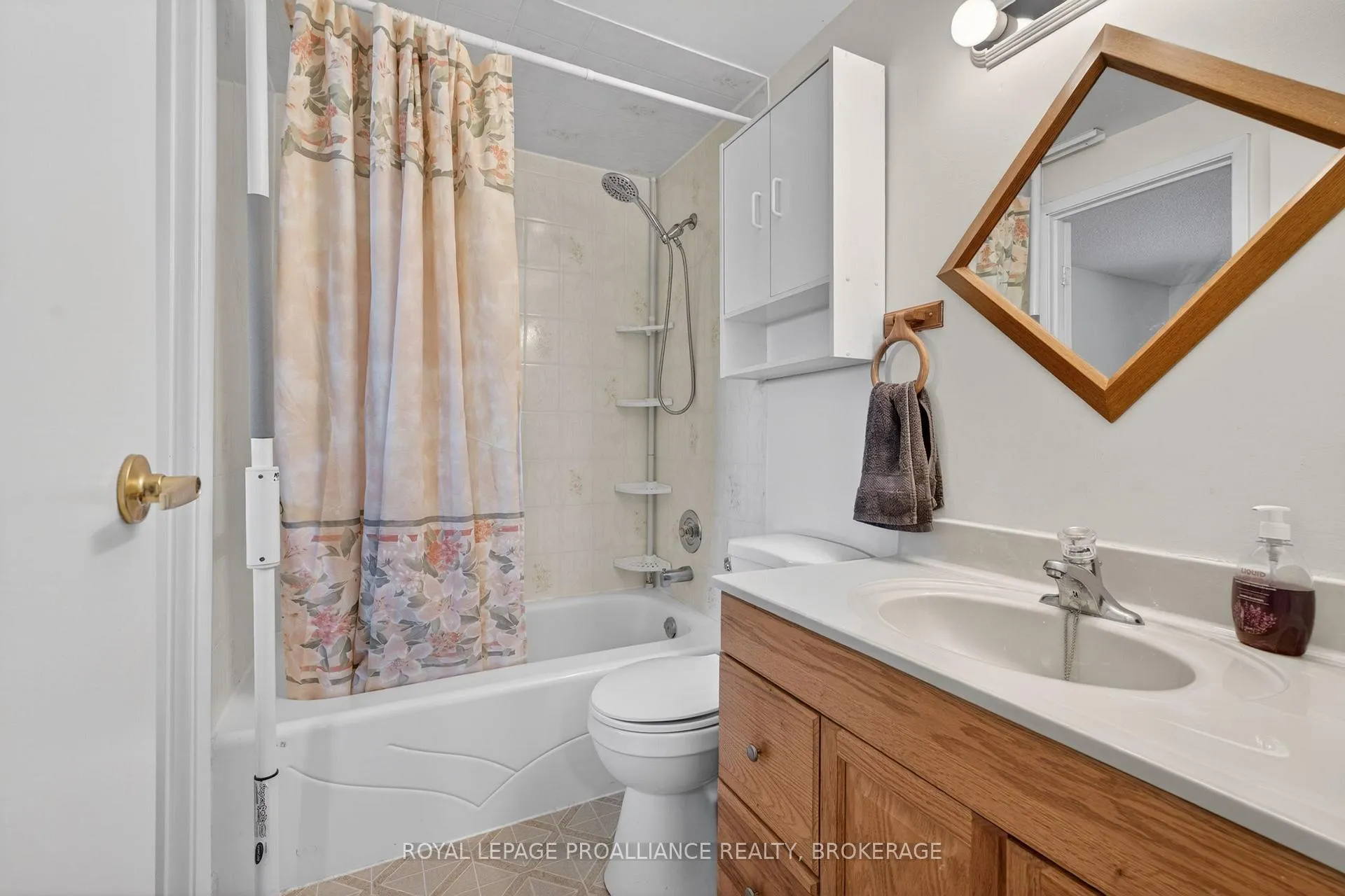 Photo 18 of 75 Windfield Crescent, Kingston, Kingston East (Incl Barret Crt) — HOMEH