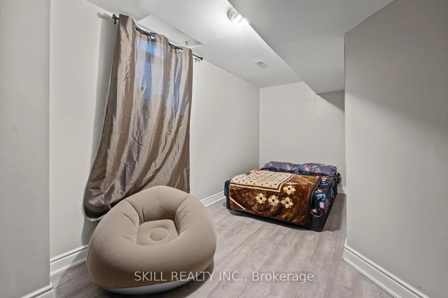 Photo 23 of 73 Coronation Parkway, Barrie, Innis-Shore — HOMEH