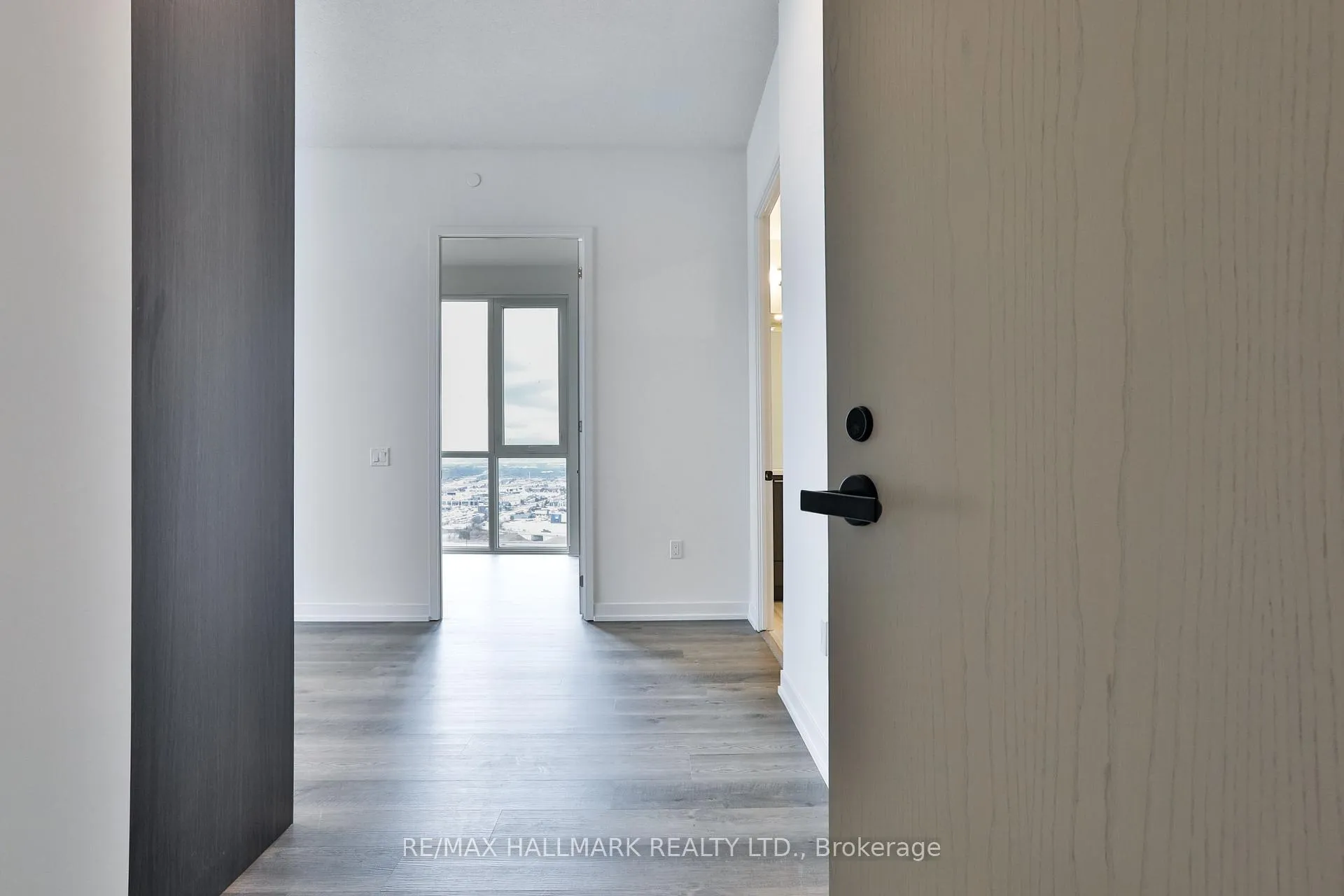 Photo 6 of Unit 3206, 195 Commerce Street, Vaughan, Vaughan Corporate Centre — HOMEH