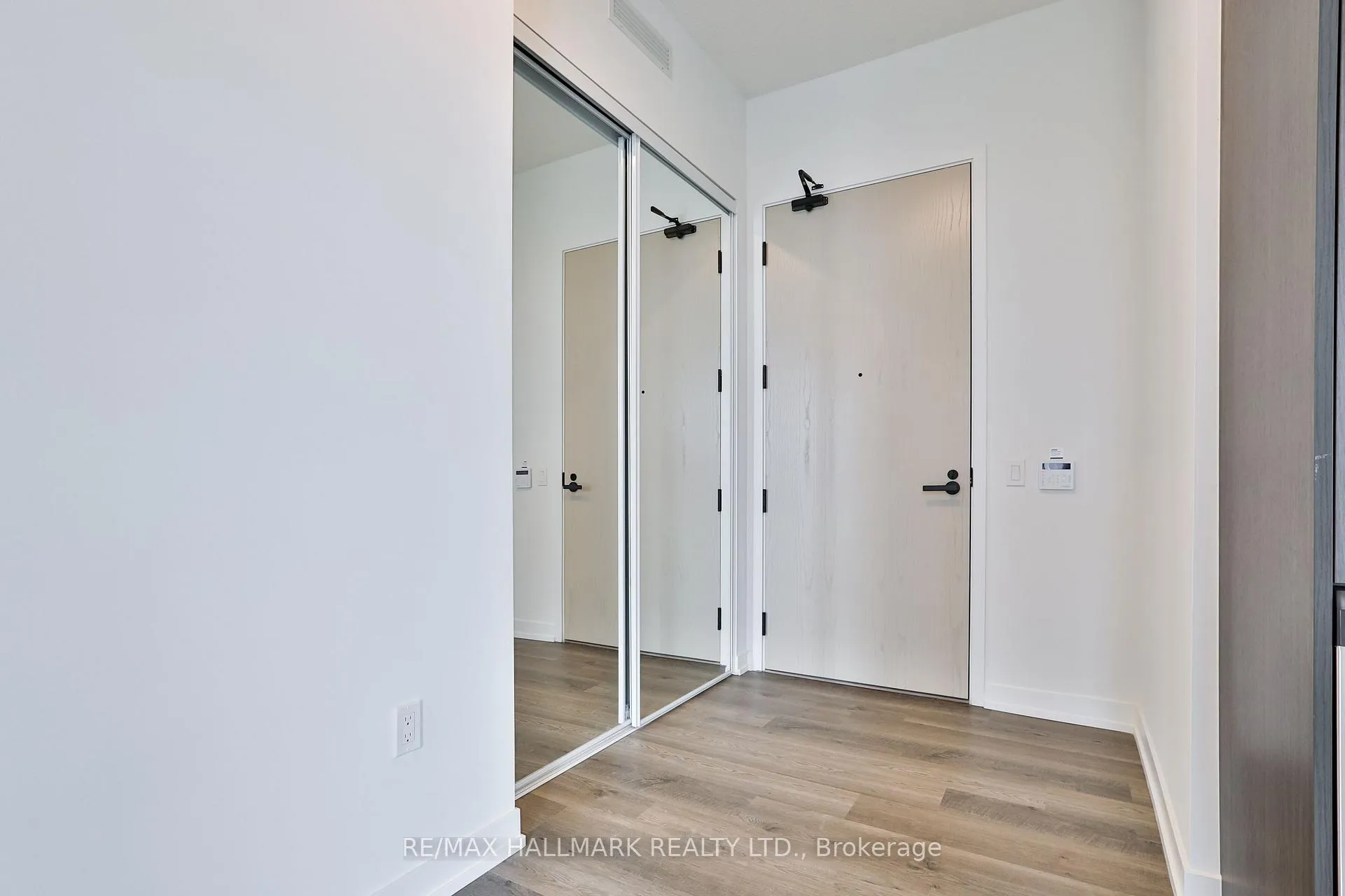 Photo 7 of Unit 3206, 195 Commerce Street, Vaughan, Vaughan Corporate Centre — HOMEH