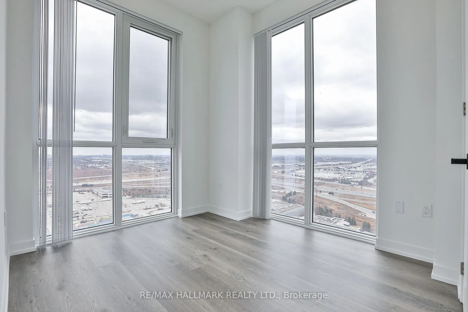 Photo 22 of Unit 3206, 195 Commerce Street, Vaughan, Vaughan Corporate Centre — HOMEH