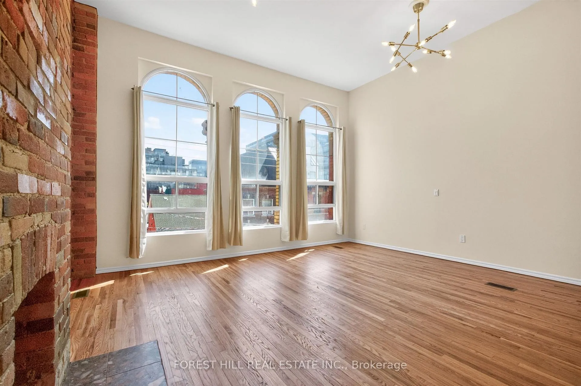 Photo 4 of Unit 3, 492 Queen Street W, Toronto, Kensington-Chinatown — HOMEH