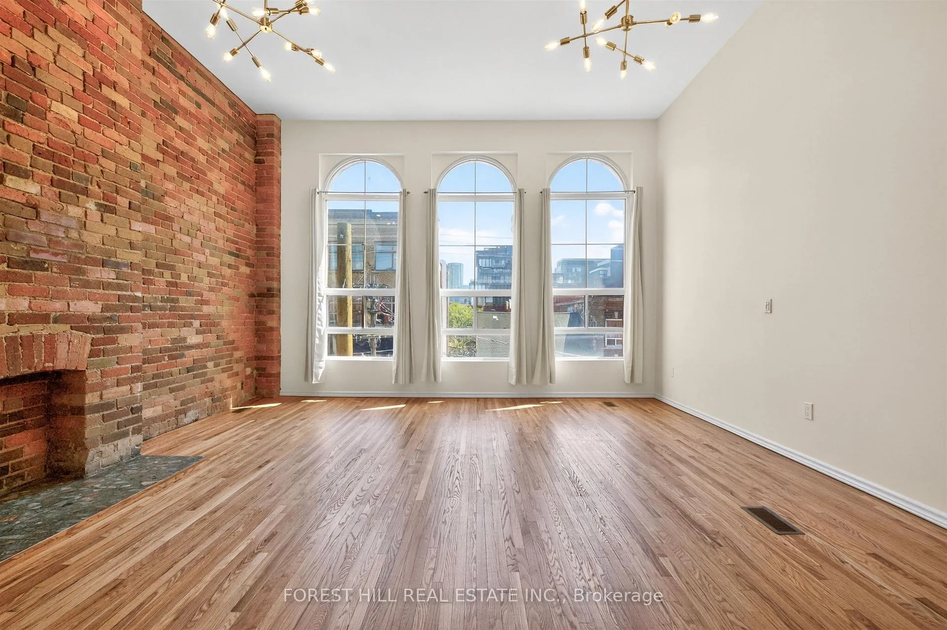 Photo 5 of Unit 3, 492 Queen Street W, Toronto, Kensington-Chinatown — HOMEH